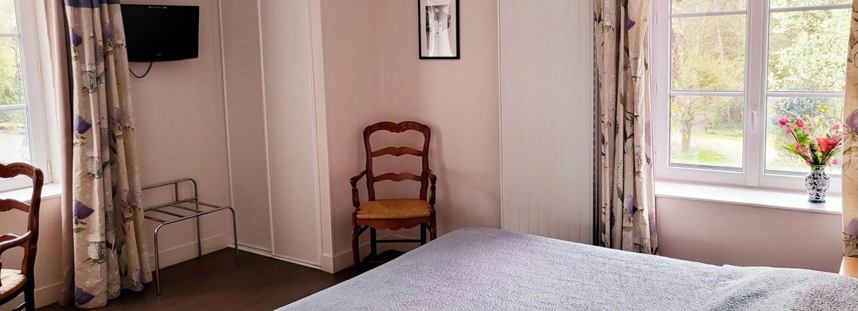 Photo of the whole room, Bed in Logis Hôtel De France- Restaurant GRILL