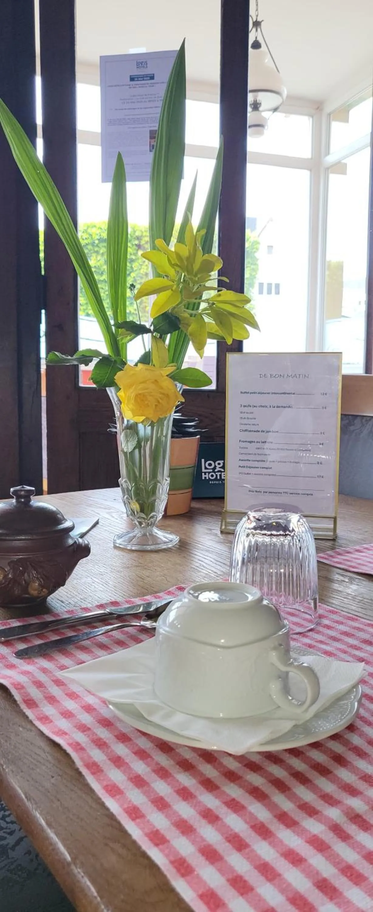 Continental breakfast in Logis Hôtel De France- Restaurant GRILL