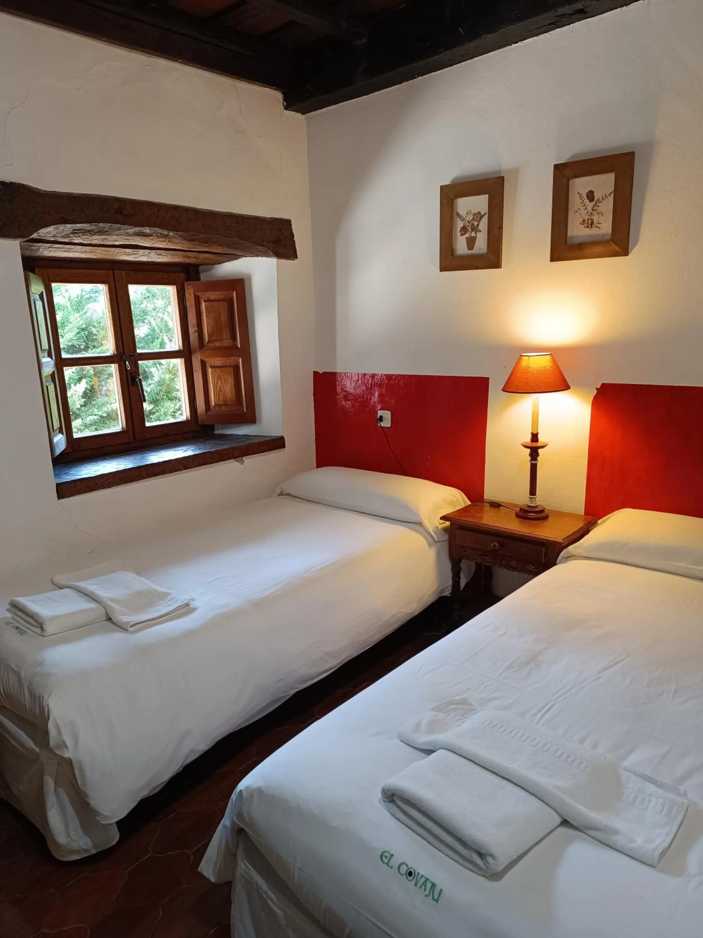 Bedroom, Bed in Viviendas Rurales El Covaju