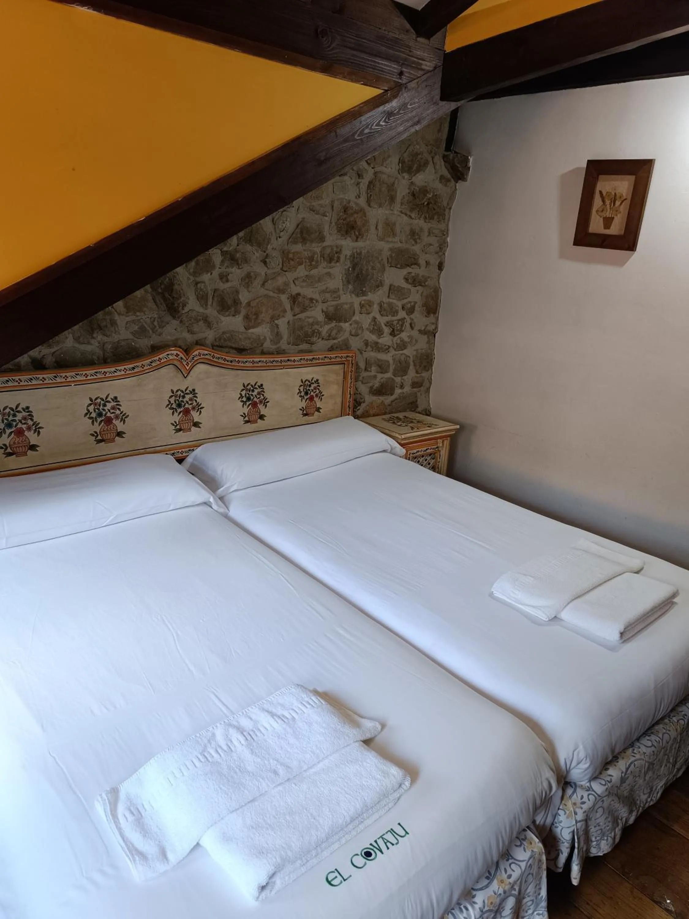Bedroom, Bed in Viviendas Rurales El Covaju
