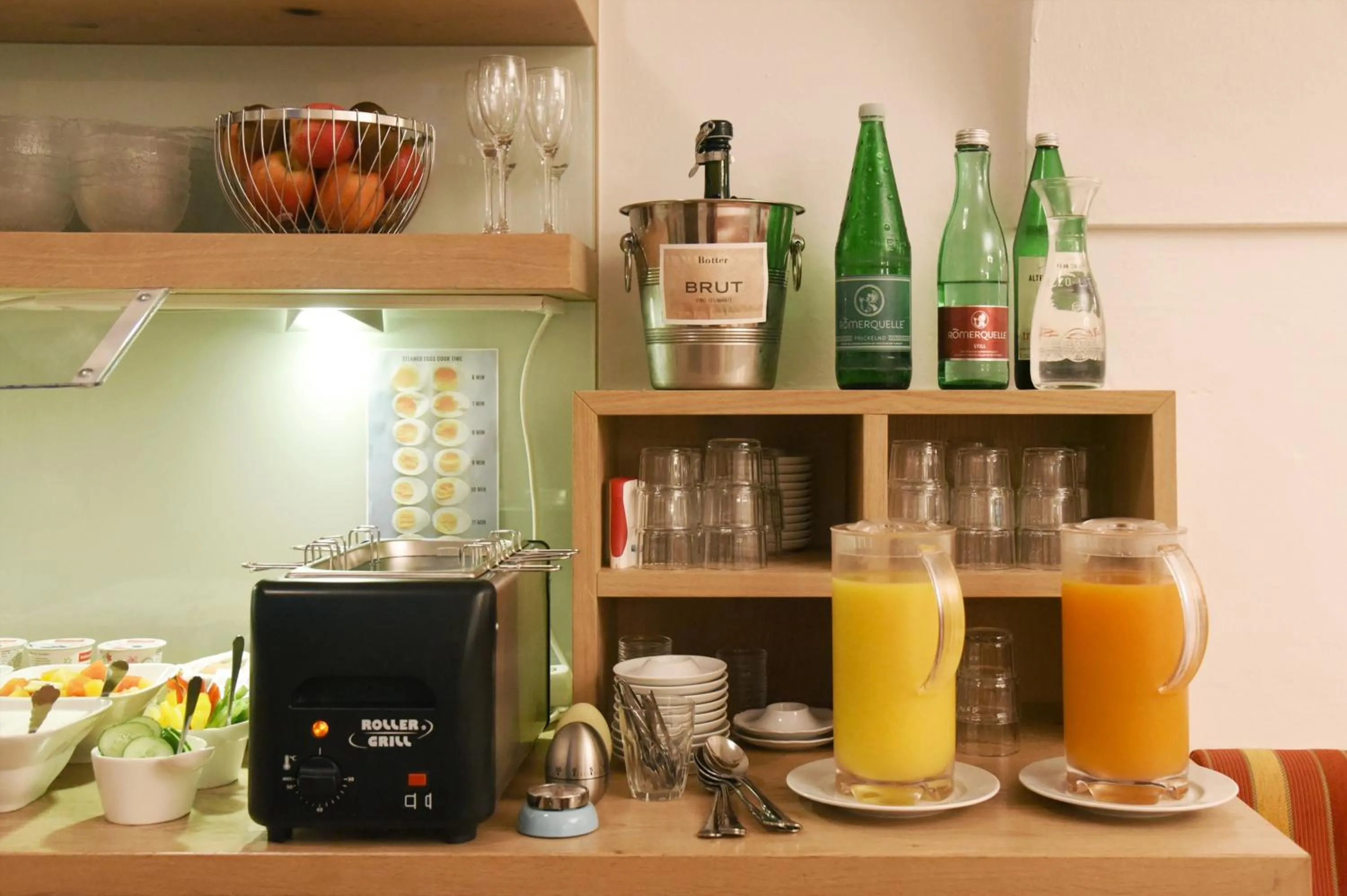 Buffet breakfast in Hotel Krone 1512