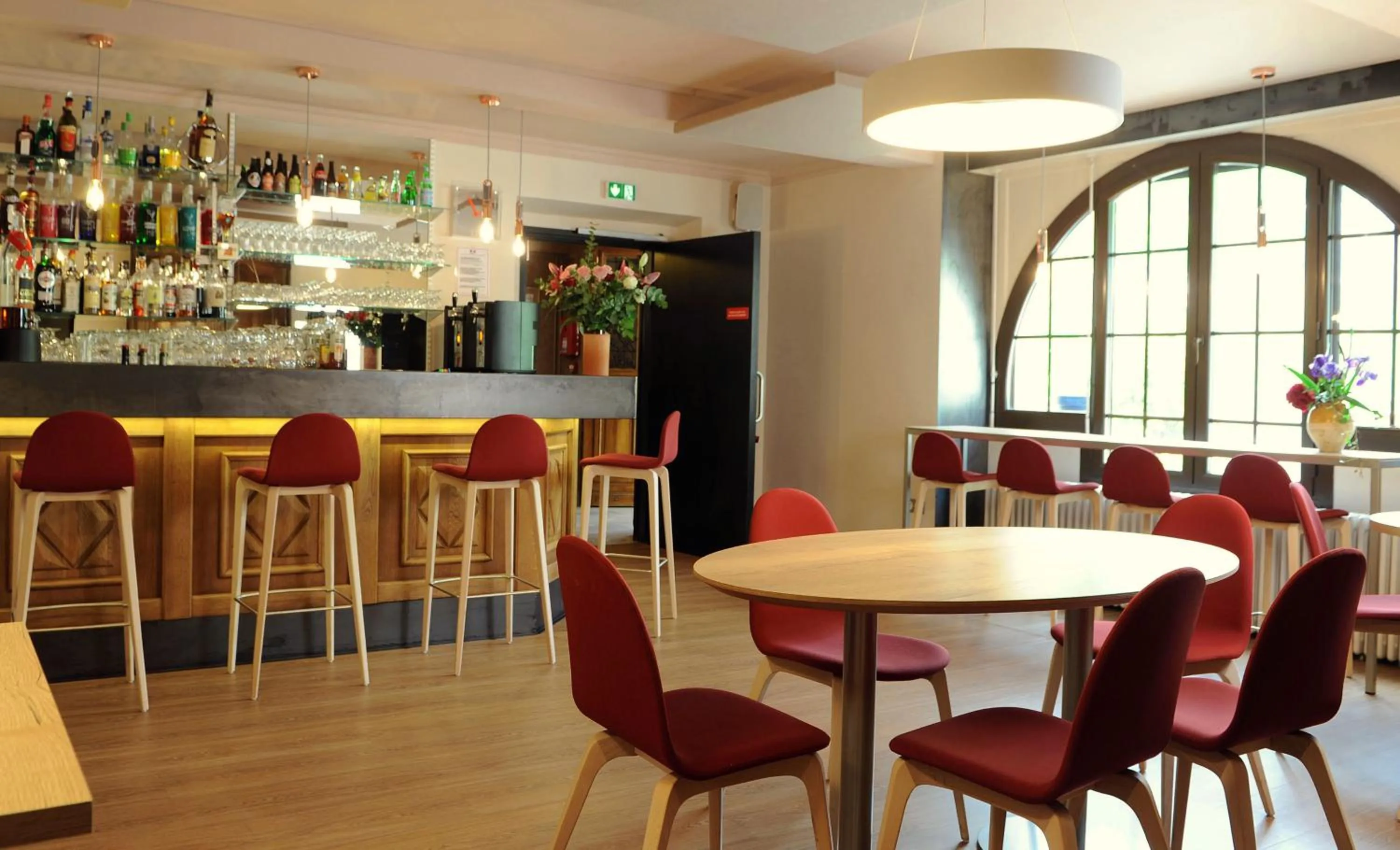 Lounge or bar in Logis Hôtel La Brèche de Roland