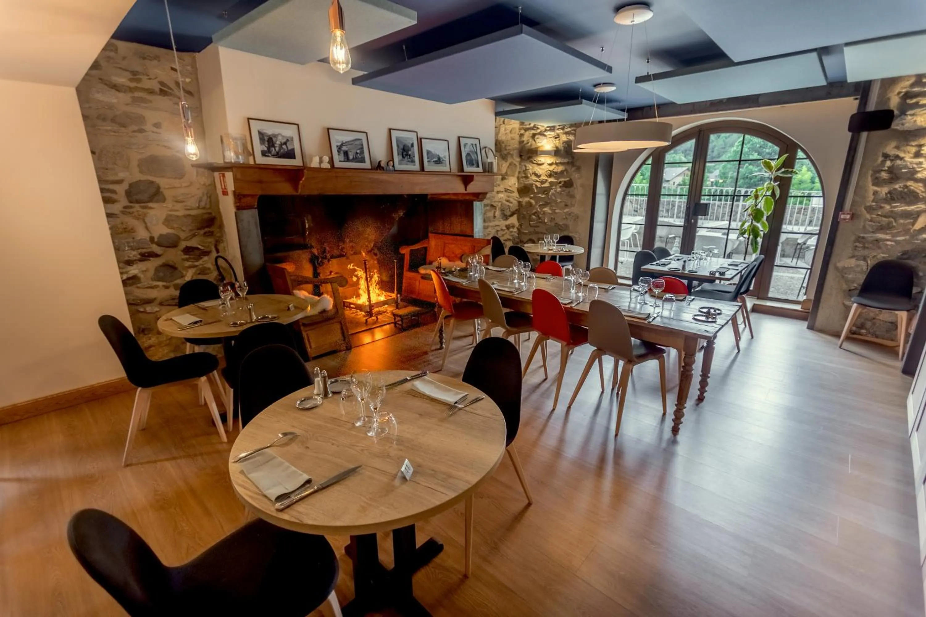 Restaurant/places to eat in Logis Hôtel La Brèche de Roland