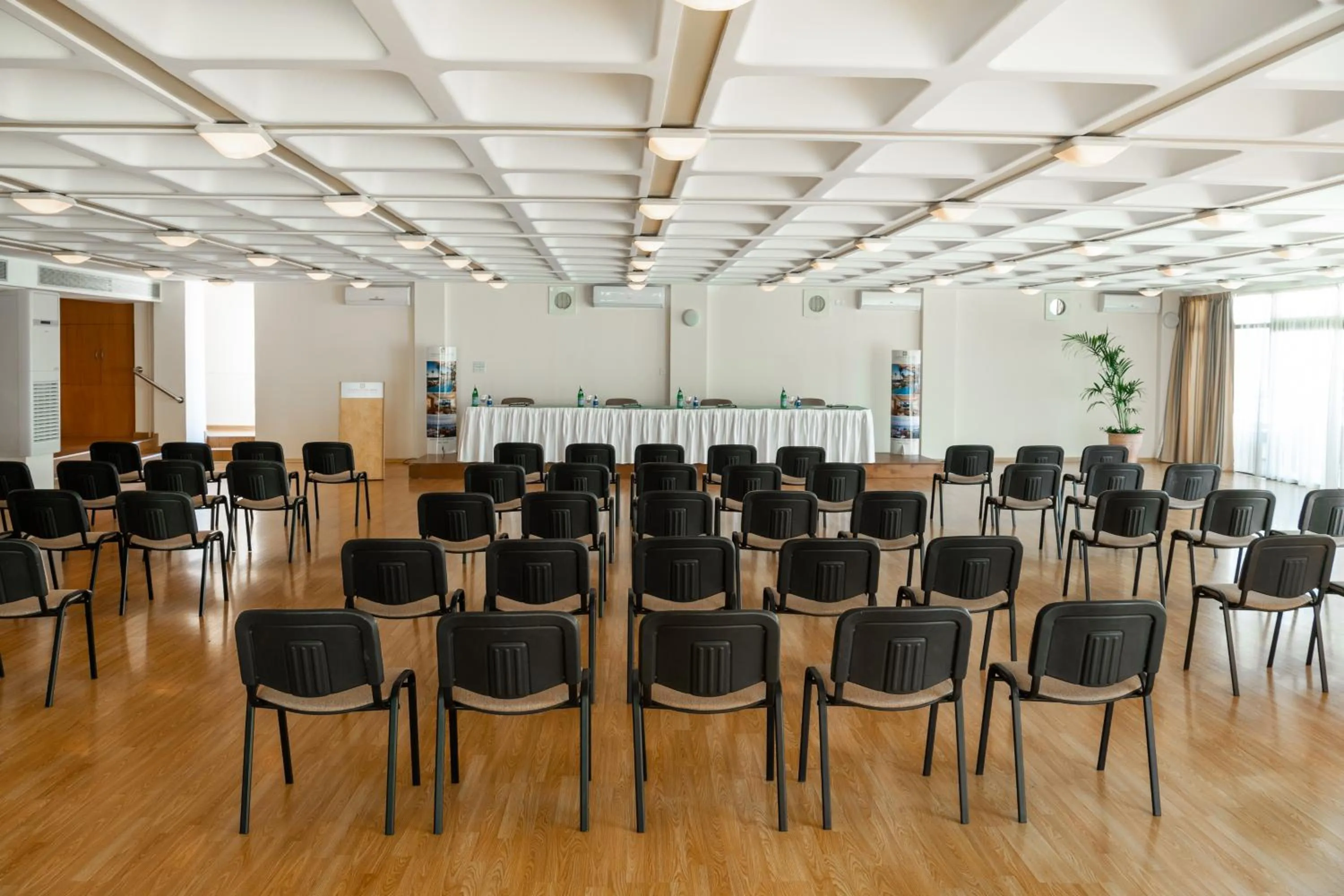 Meeting/conference room in Constantinou Bros Athena Beach Hotel