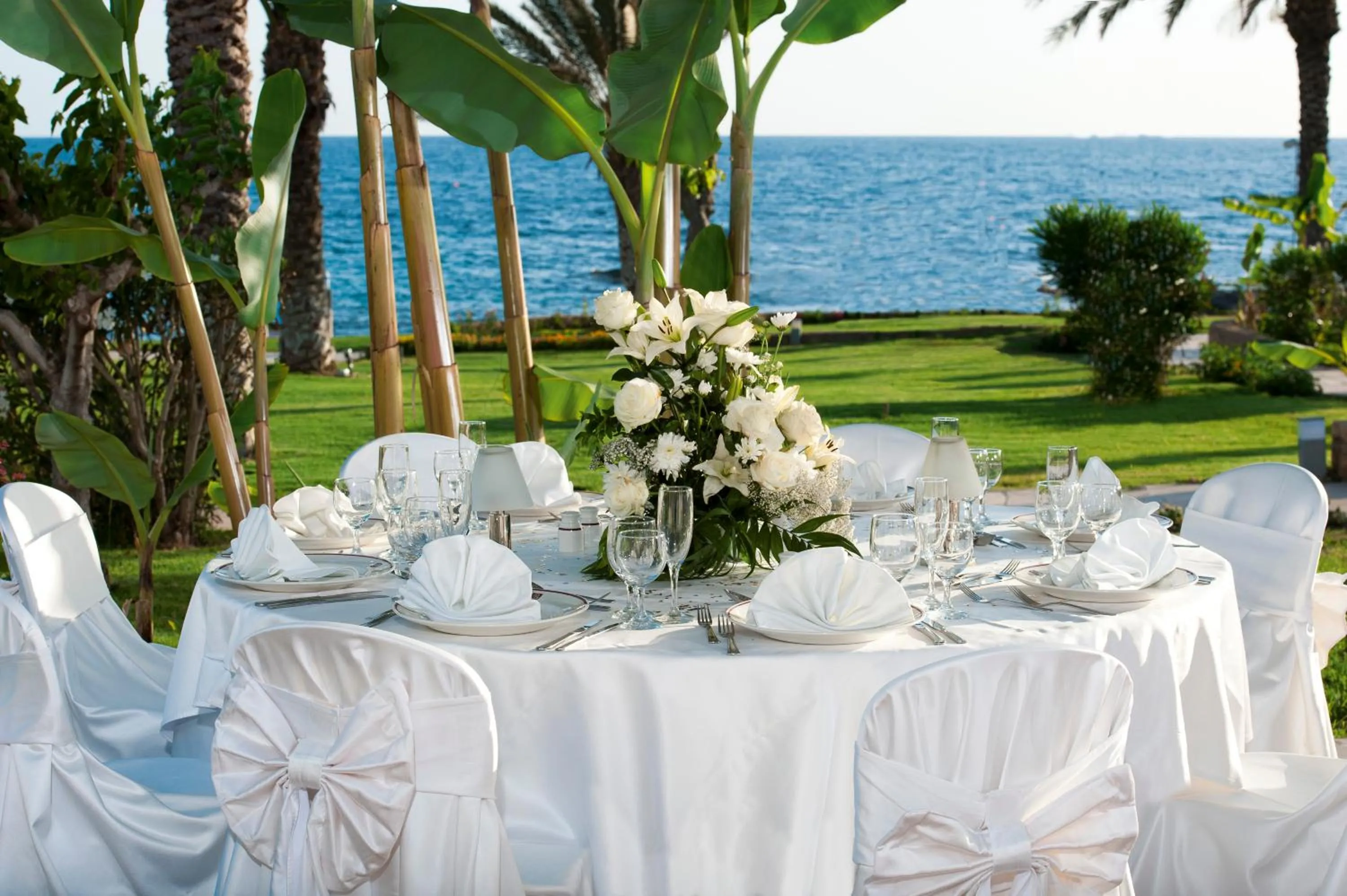 Dining area in Constantinou Bros Athena Beach Hotel