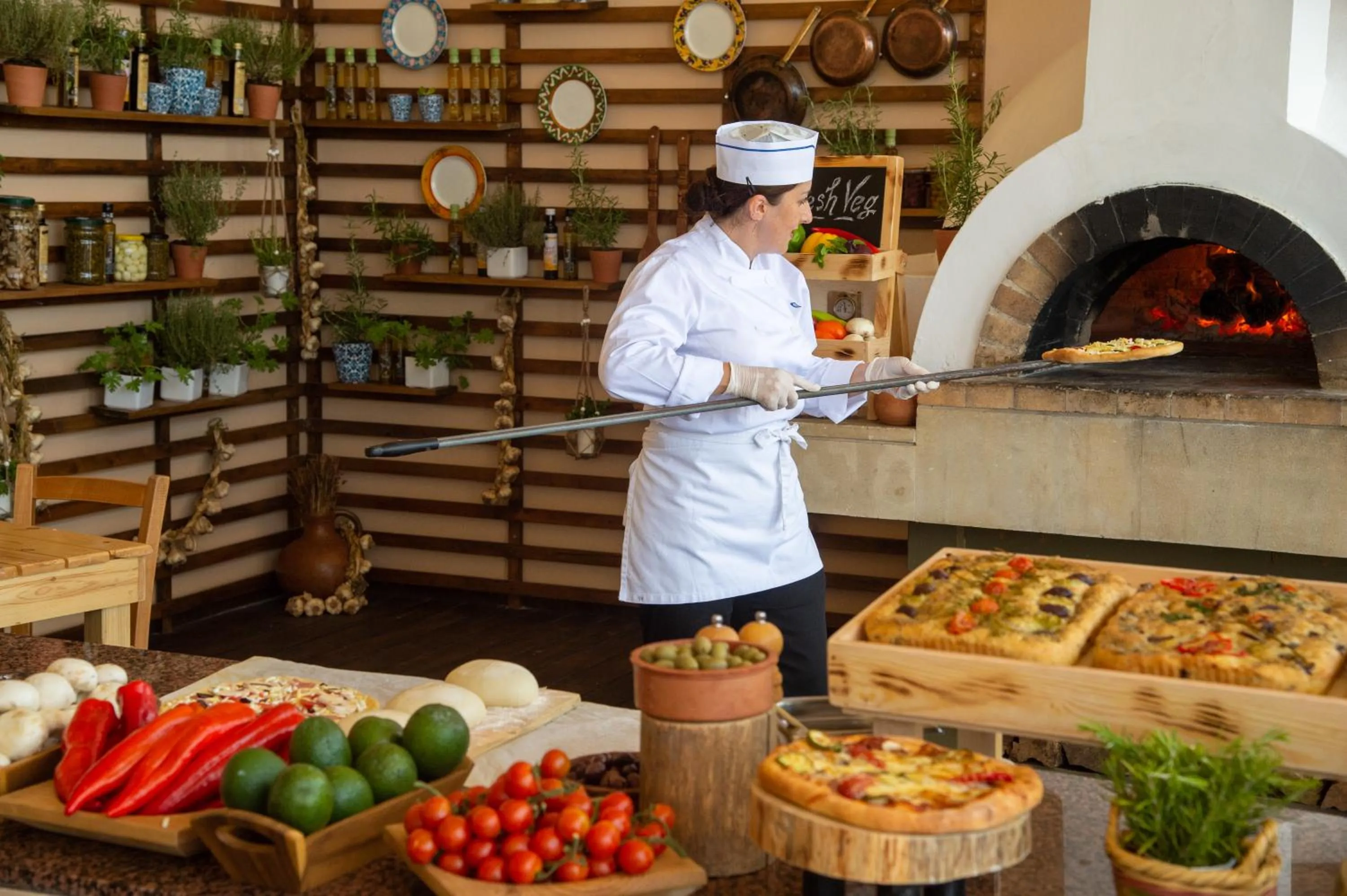 Restaurant/places to eat in Constantinou Bros Athena Beach Hotel