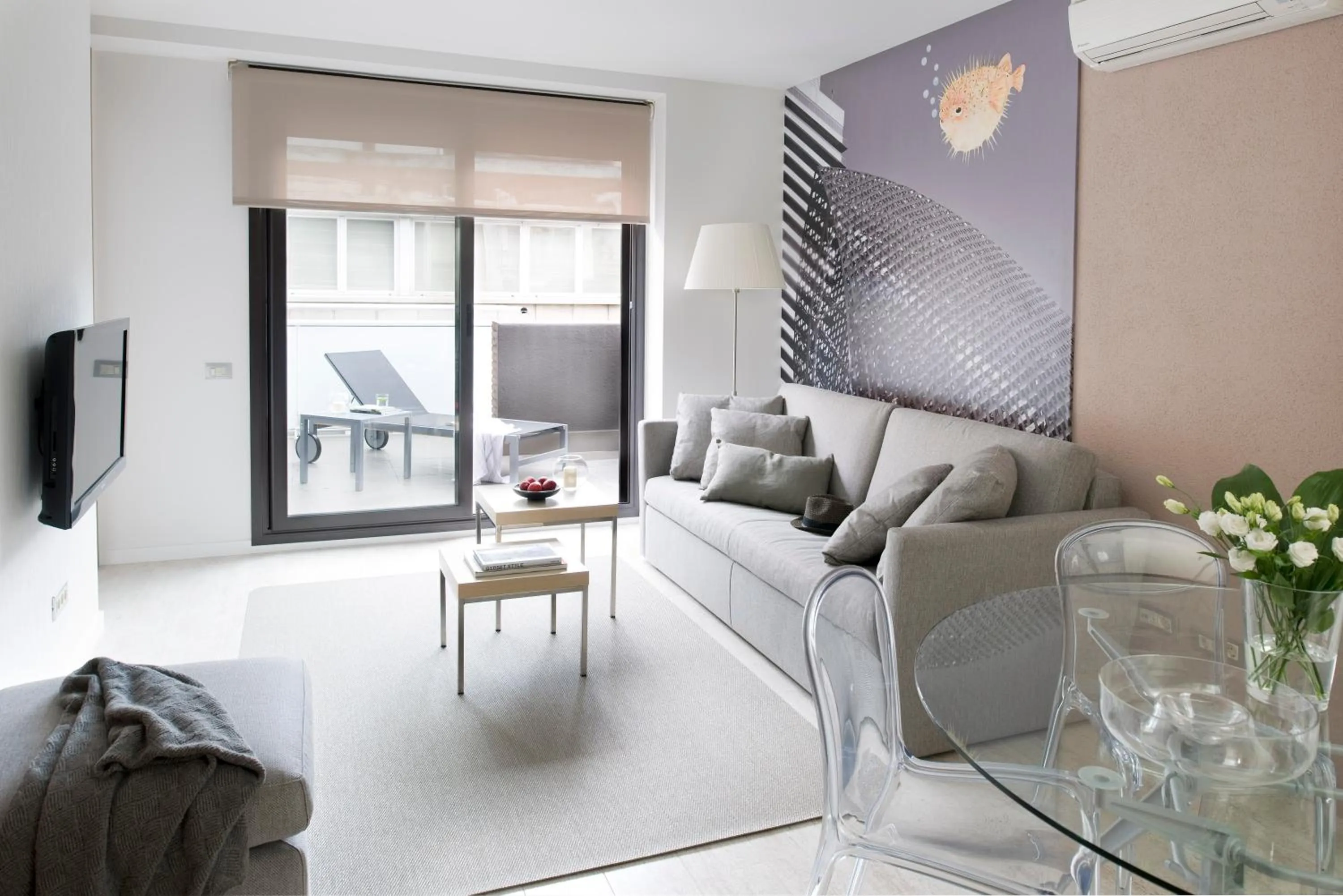 TV and multimedia in Eric Vökel Boutique Apartments - BCN Suites