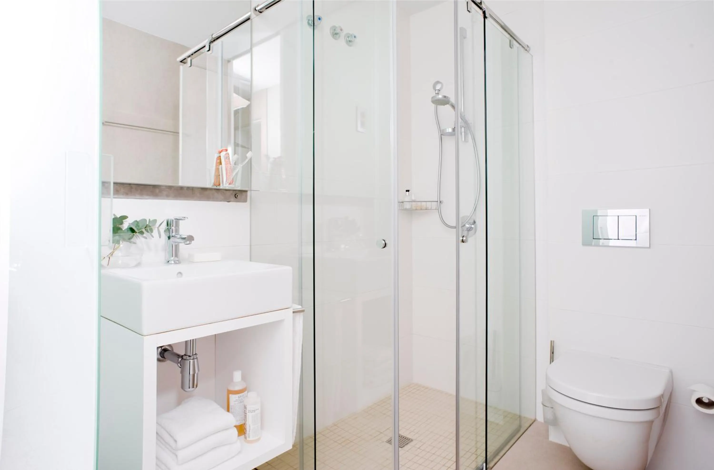 Shower in Eric Vökel Boutique Apartments - BCN Suites