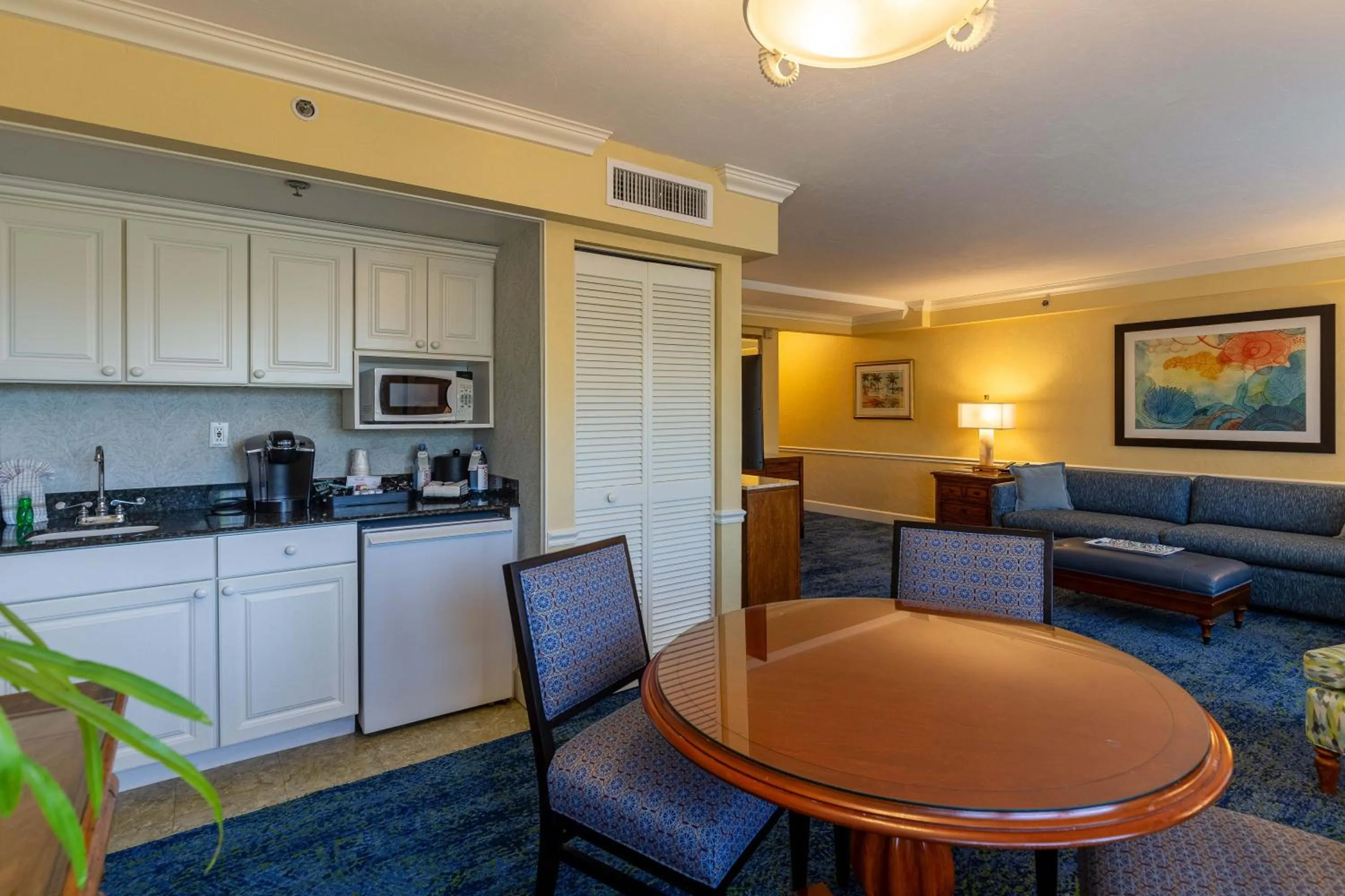 Kitchen or kitchenette in The Lago Mar Beach Resort and Club