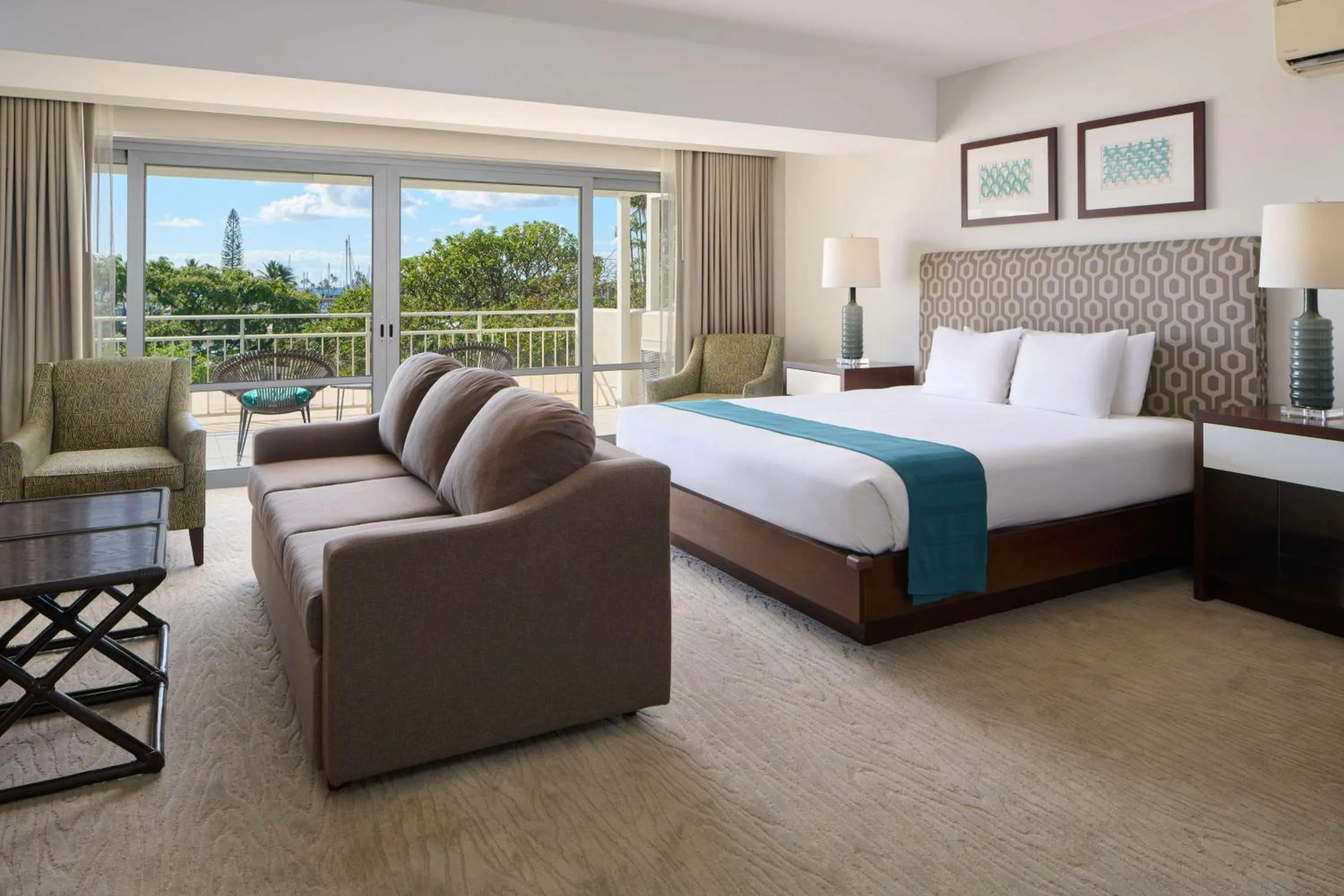 Bed in Ilikai Hotel & Luxury Suites