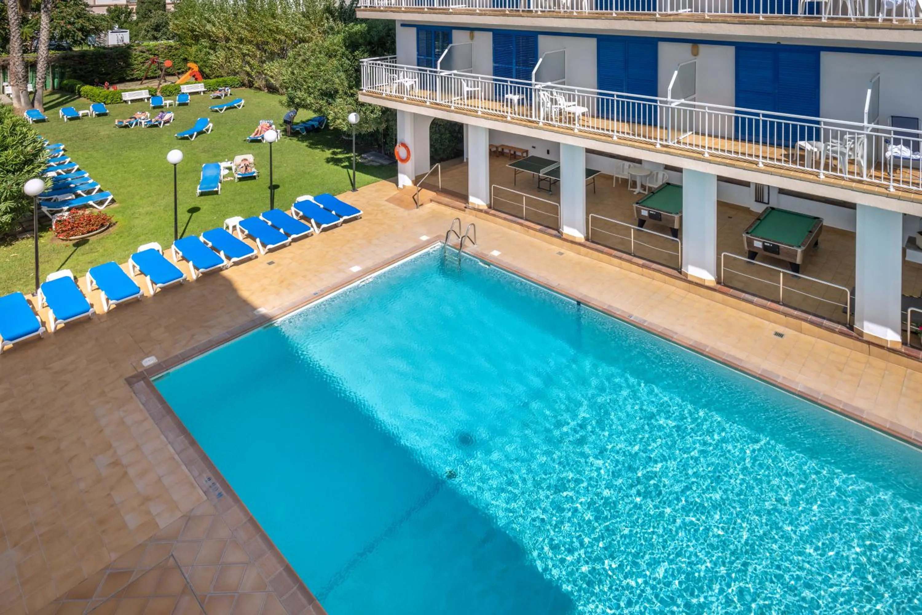 Swimming pool in Hotel Sorrabona