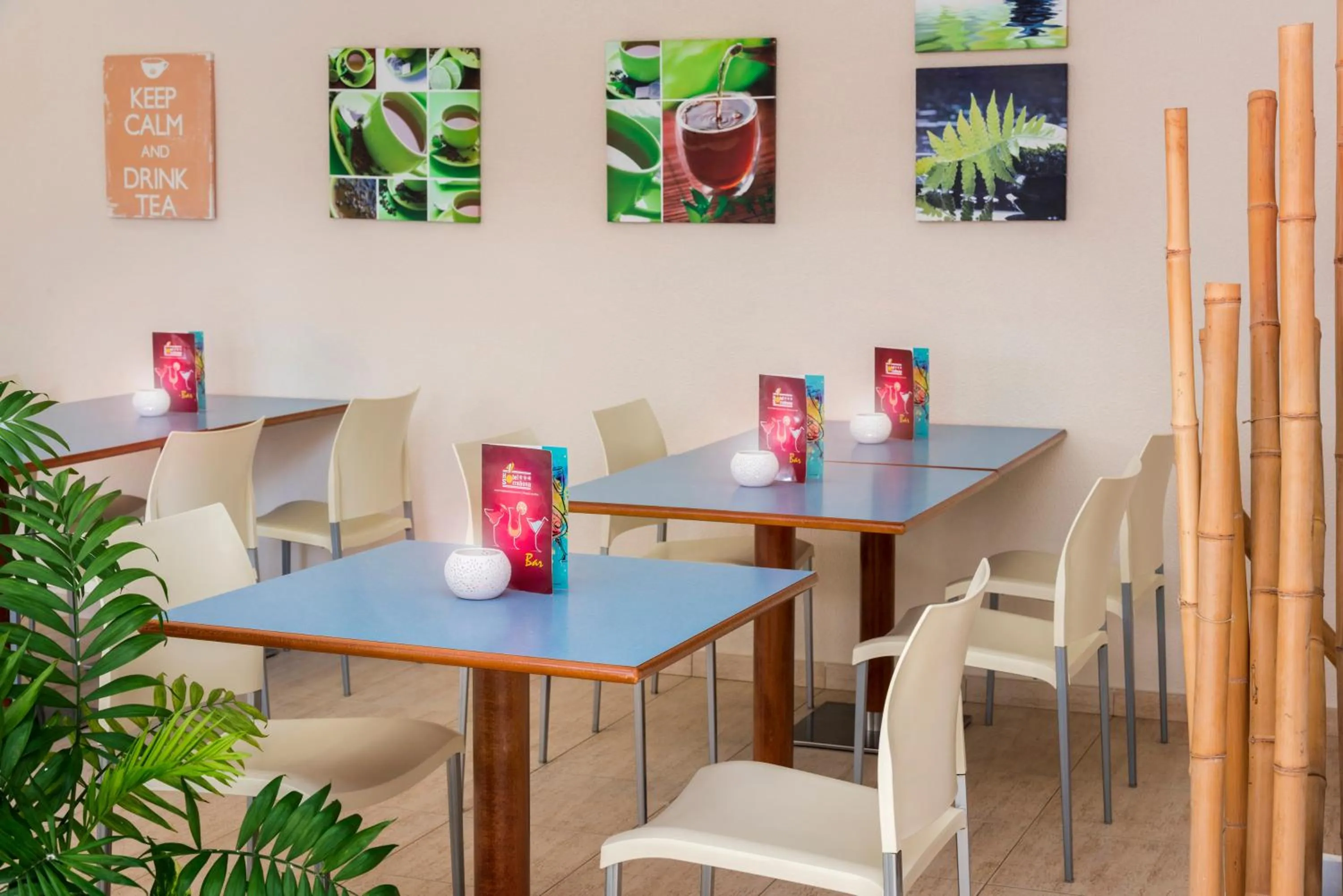 Lounge or bar in Hotel Sorrabona