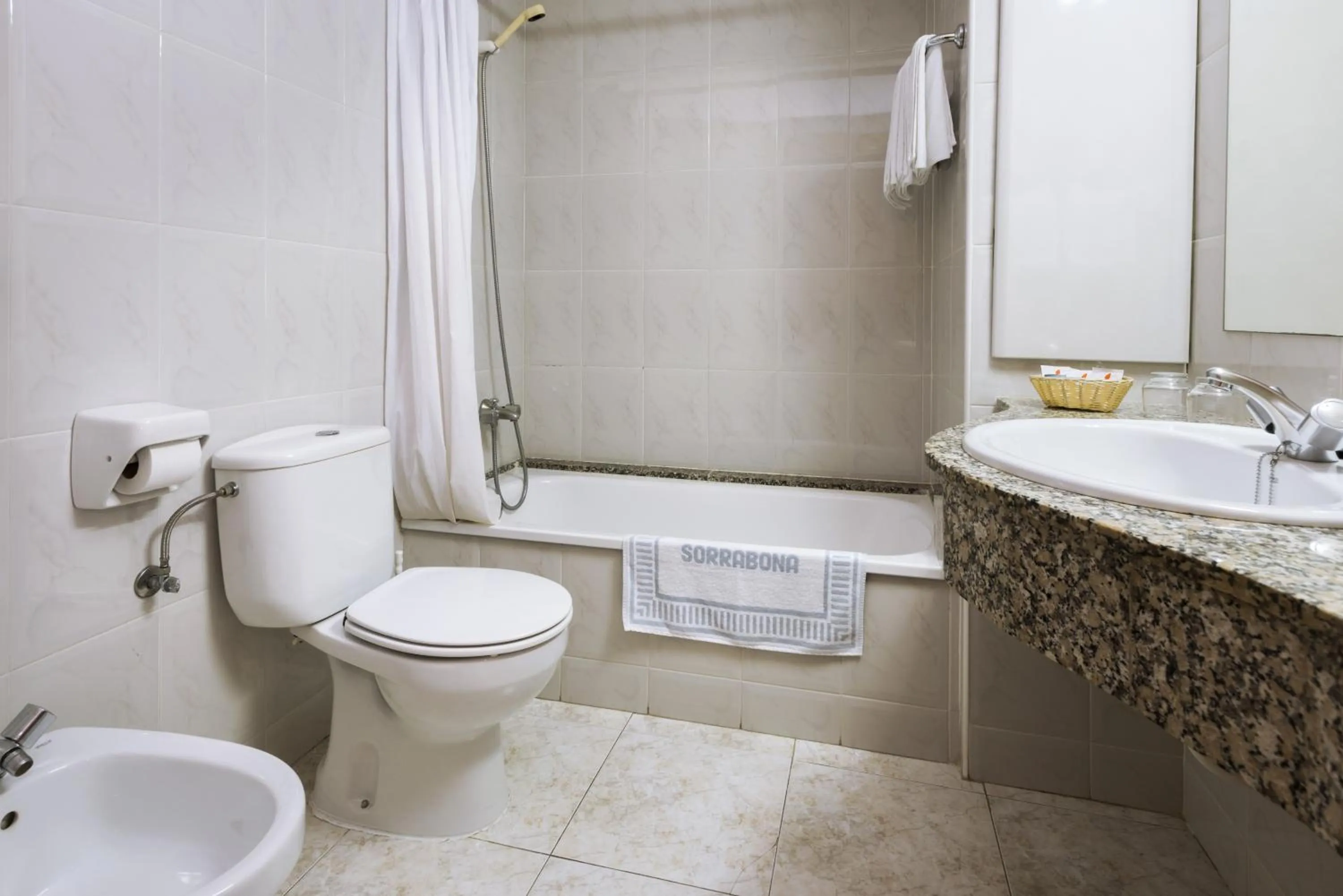 Bathroom in Hotel Sorrabona