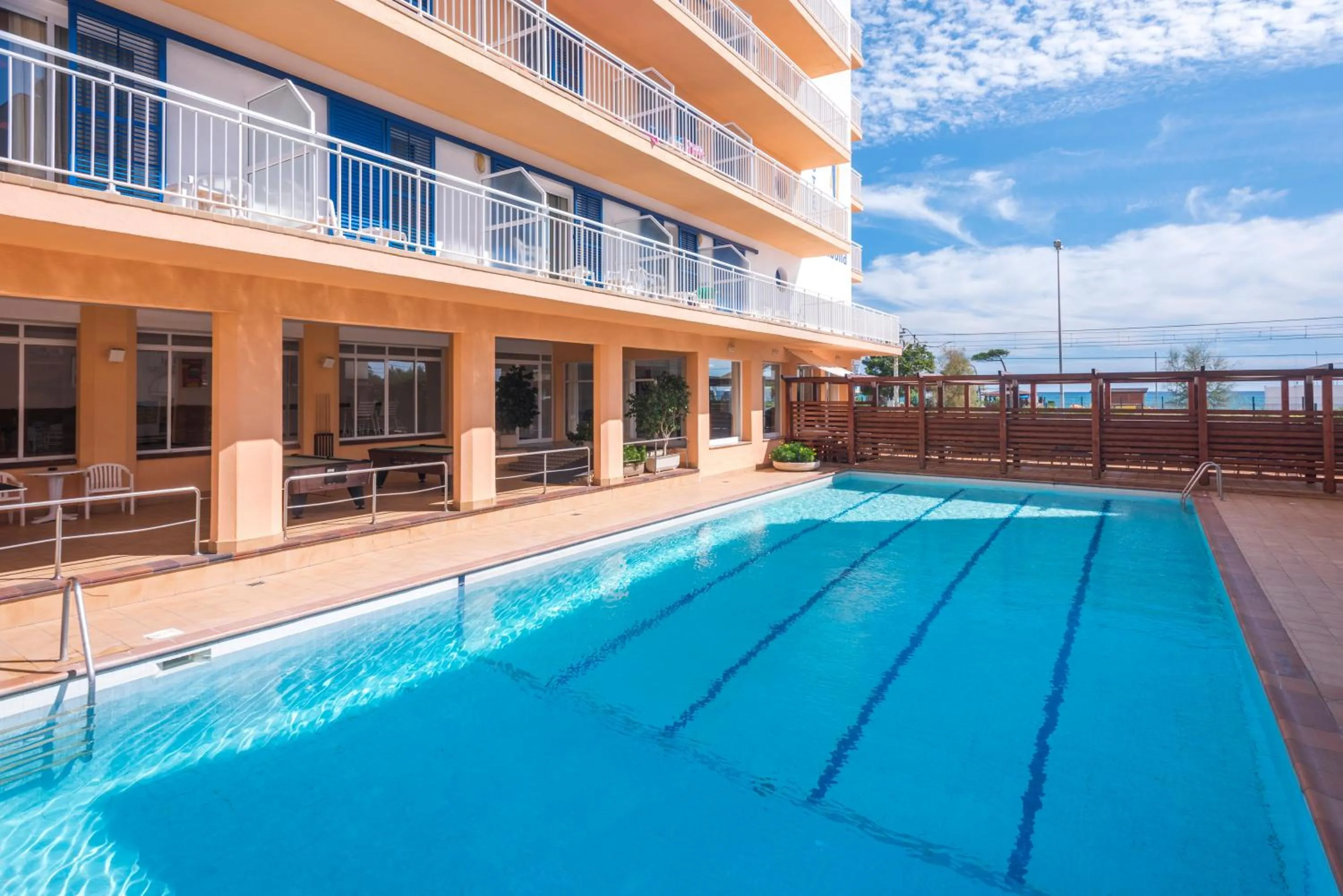 Swimming pool in Hotel Sorrabona