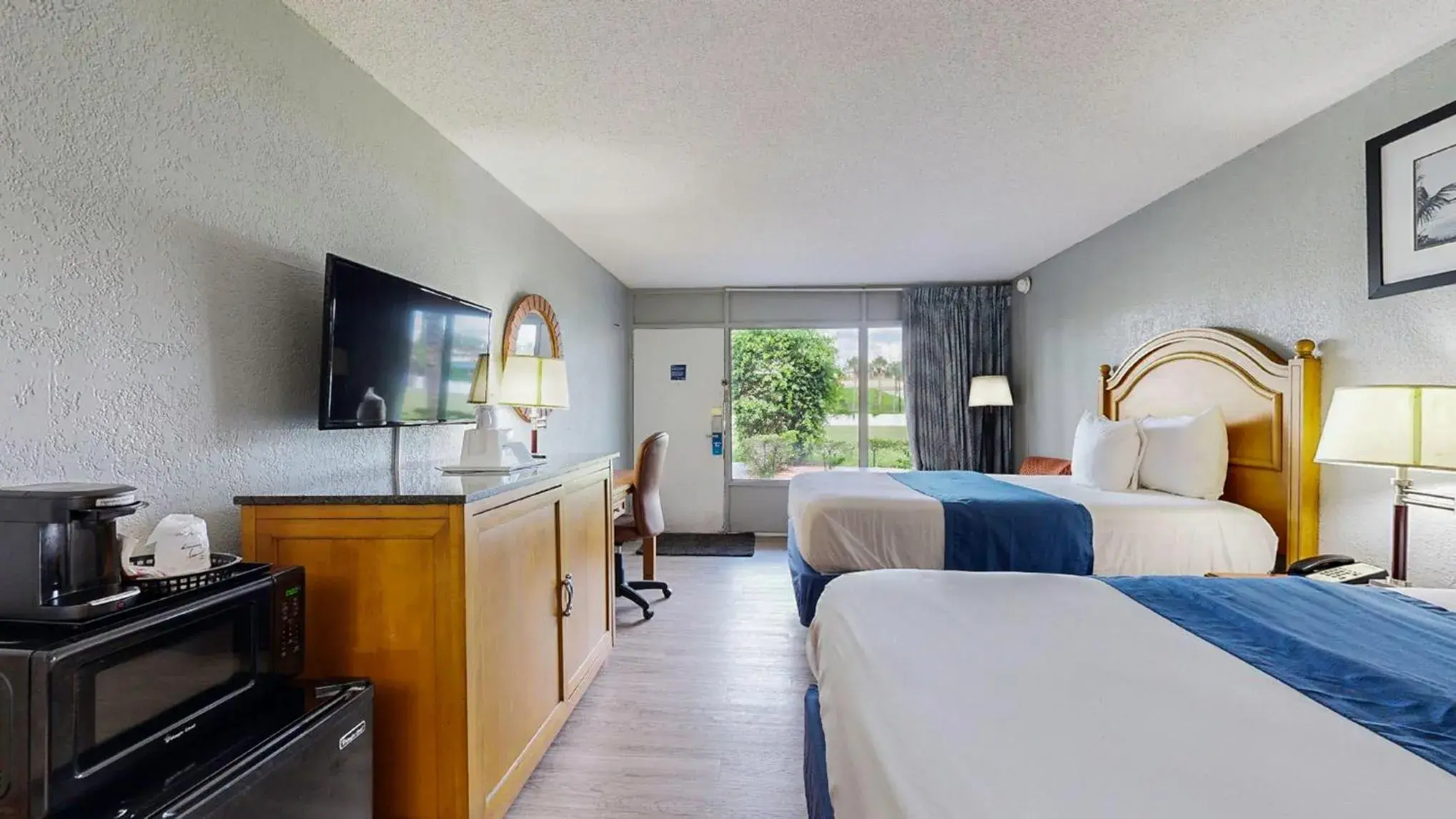 Bed in Days Inn by Wyndham Orlando Downtown Bed in Days Inn by Wyndham Orlando Downtown