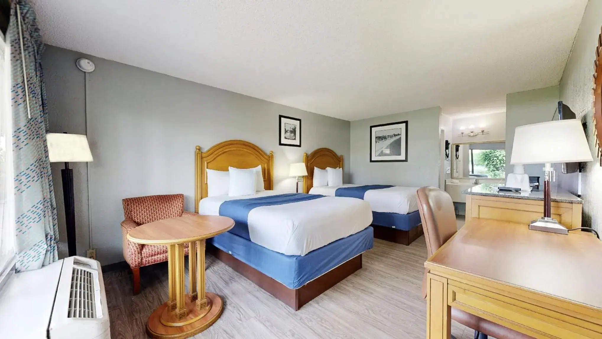 Double Room with Two Double Beds - Non-Smoking in Days Inn by Wyndham Orlando Downtown Double Room with Two Double Beds - Non-Smoking in Days Inn by Wyndham Orlando Downtown