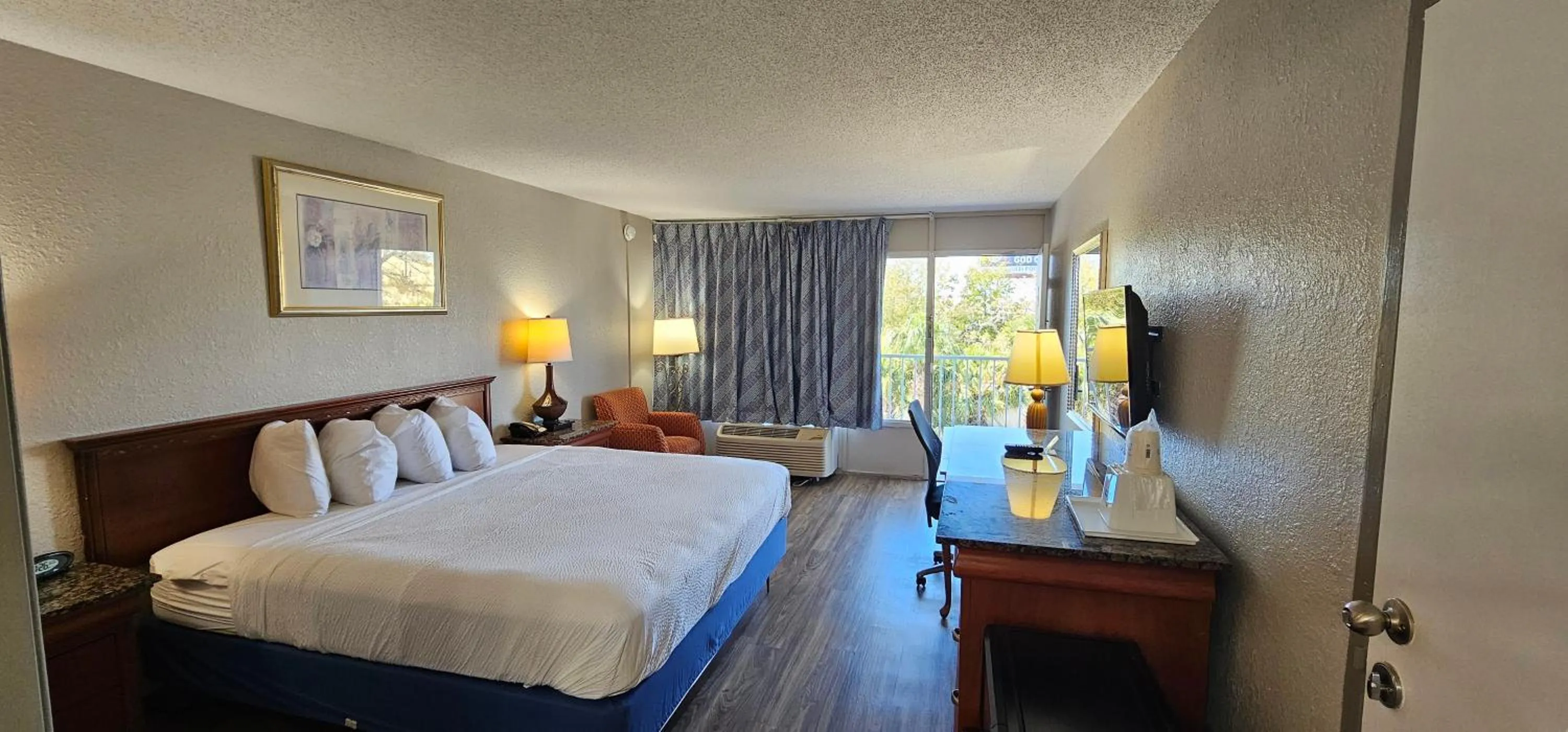 Bed in Days Inn by Wyndham Orlando Downtown