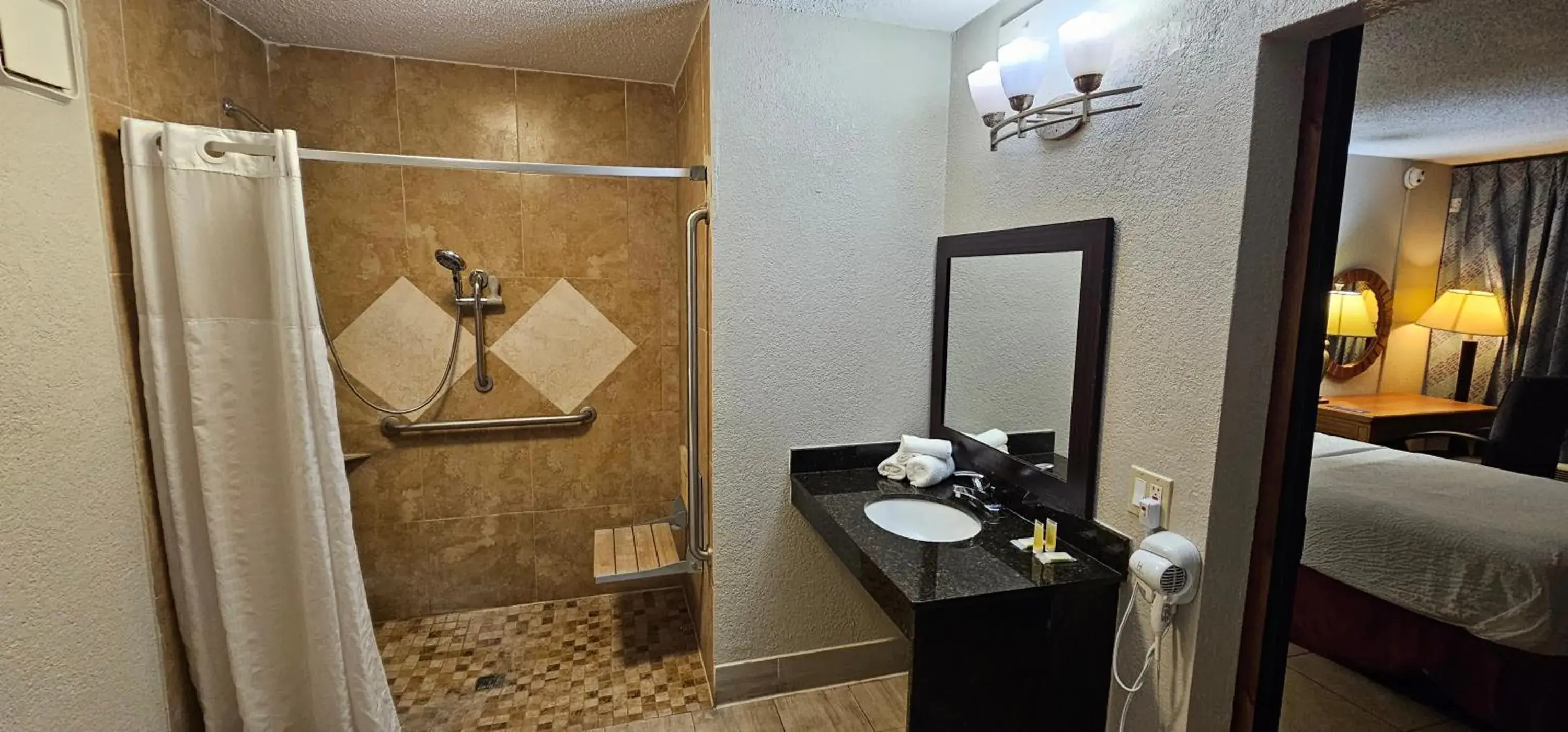 Bed in Days Inn by Wyndham Orlando Downtown Bed in Days Inn by Wyndham Orlando Downtown