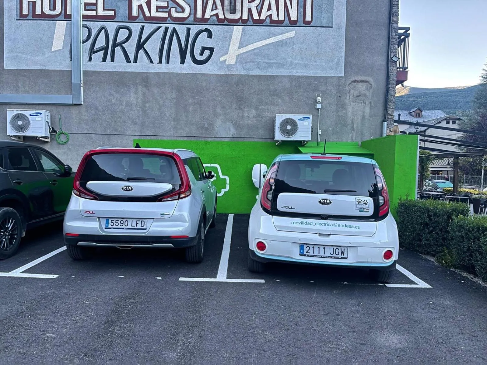 Parking in Hostal Vall D'Aneu by Arcas & Sambola