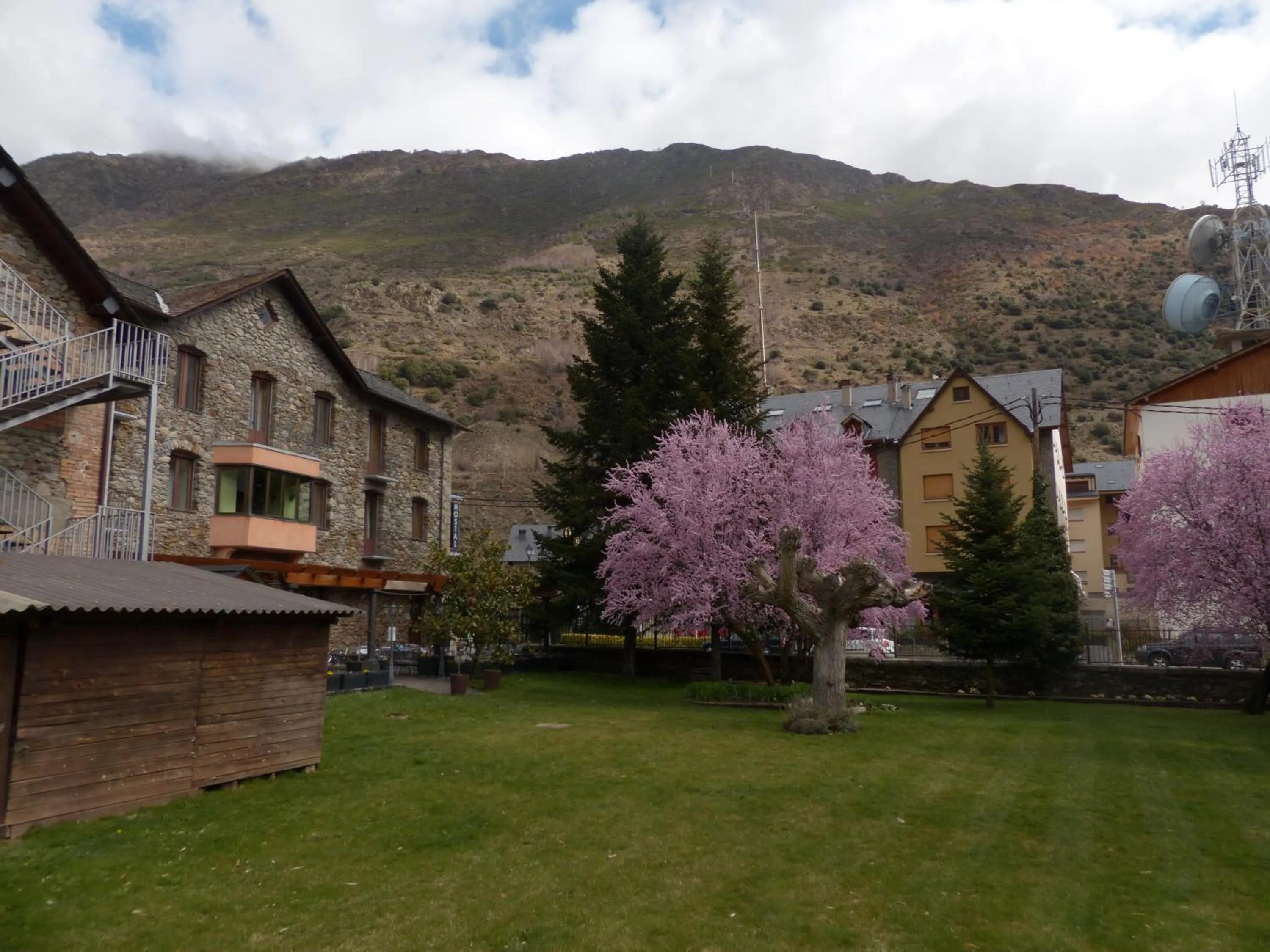 Property building in Hostal Vall D'Aneu by Arcas & Sambola