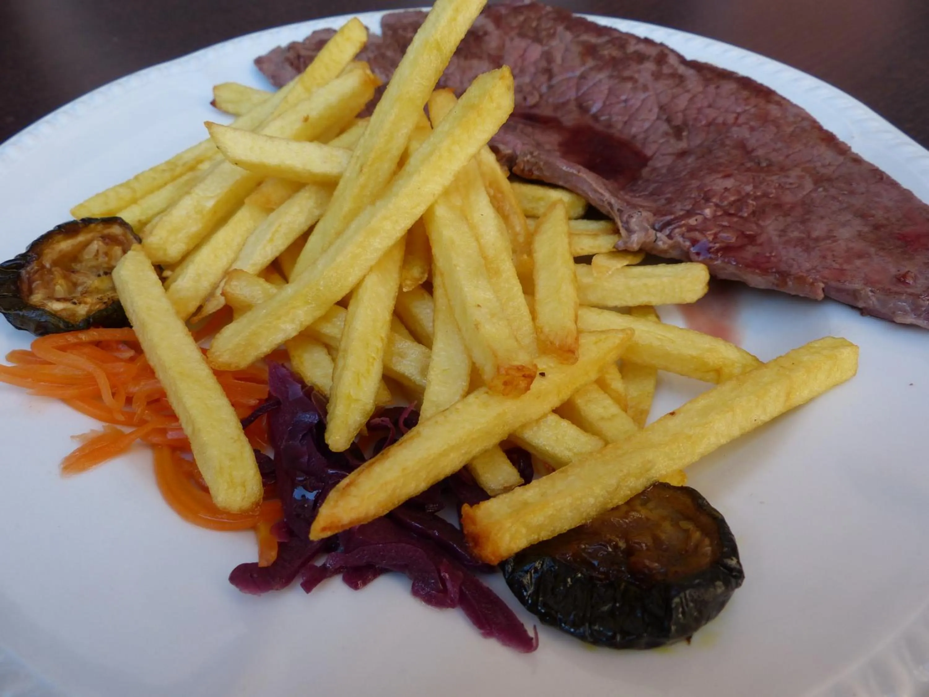 Food and drinks in Hostal Vall D'Aneu by Arcas & Sambola