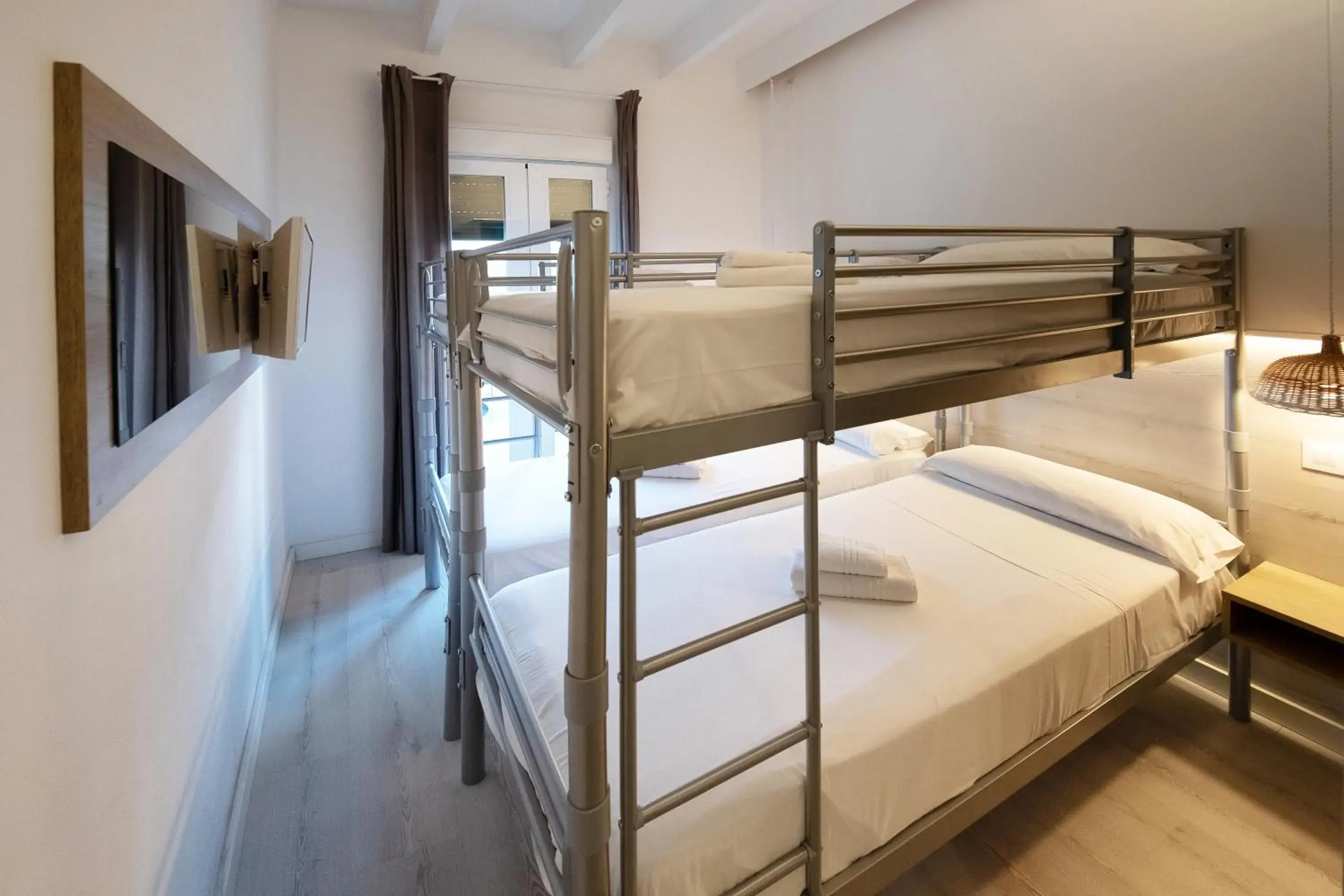 Quadruple Room with Balcony in Xubec - Albergue Juvenil Quadruple Room with Balcony in Xubec - Albergue Juvenil