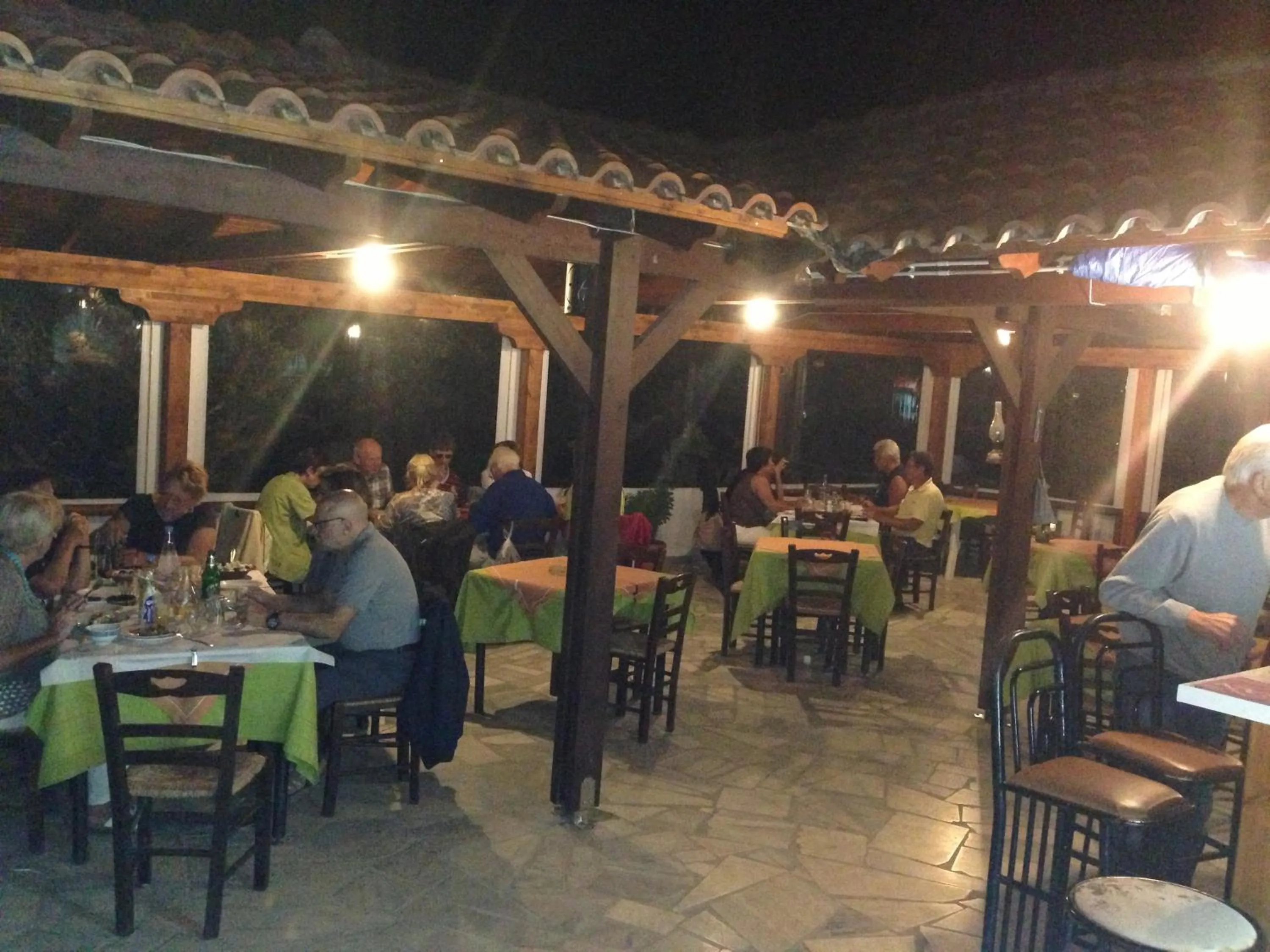 Restaurant/places to eat in Tholos Rooms