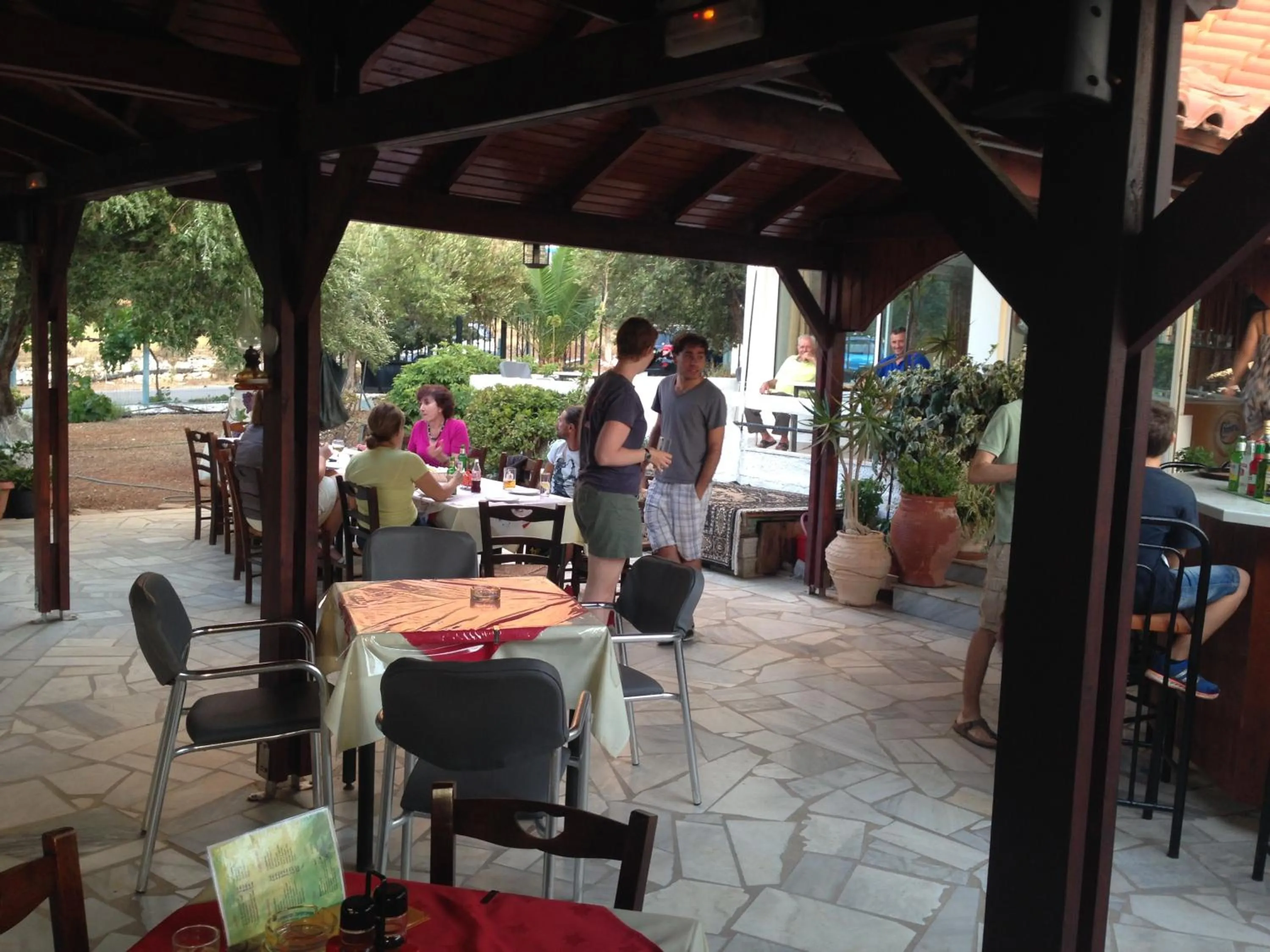 Restaurant/places to eat in Tholos Rooms