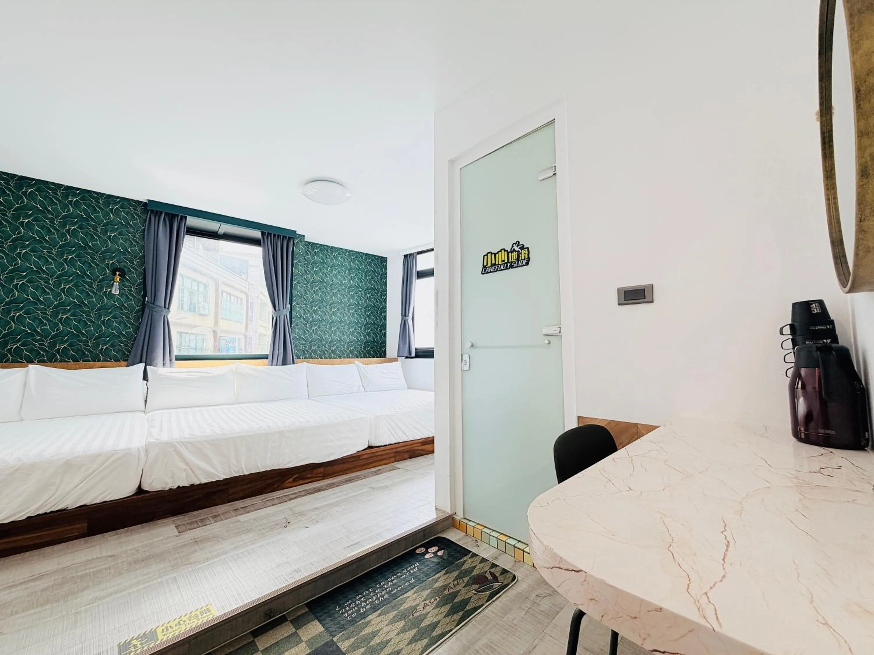 Street view, Bed in Stay Hotel