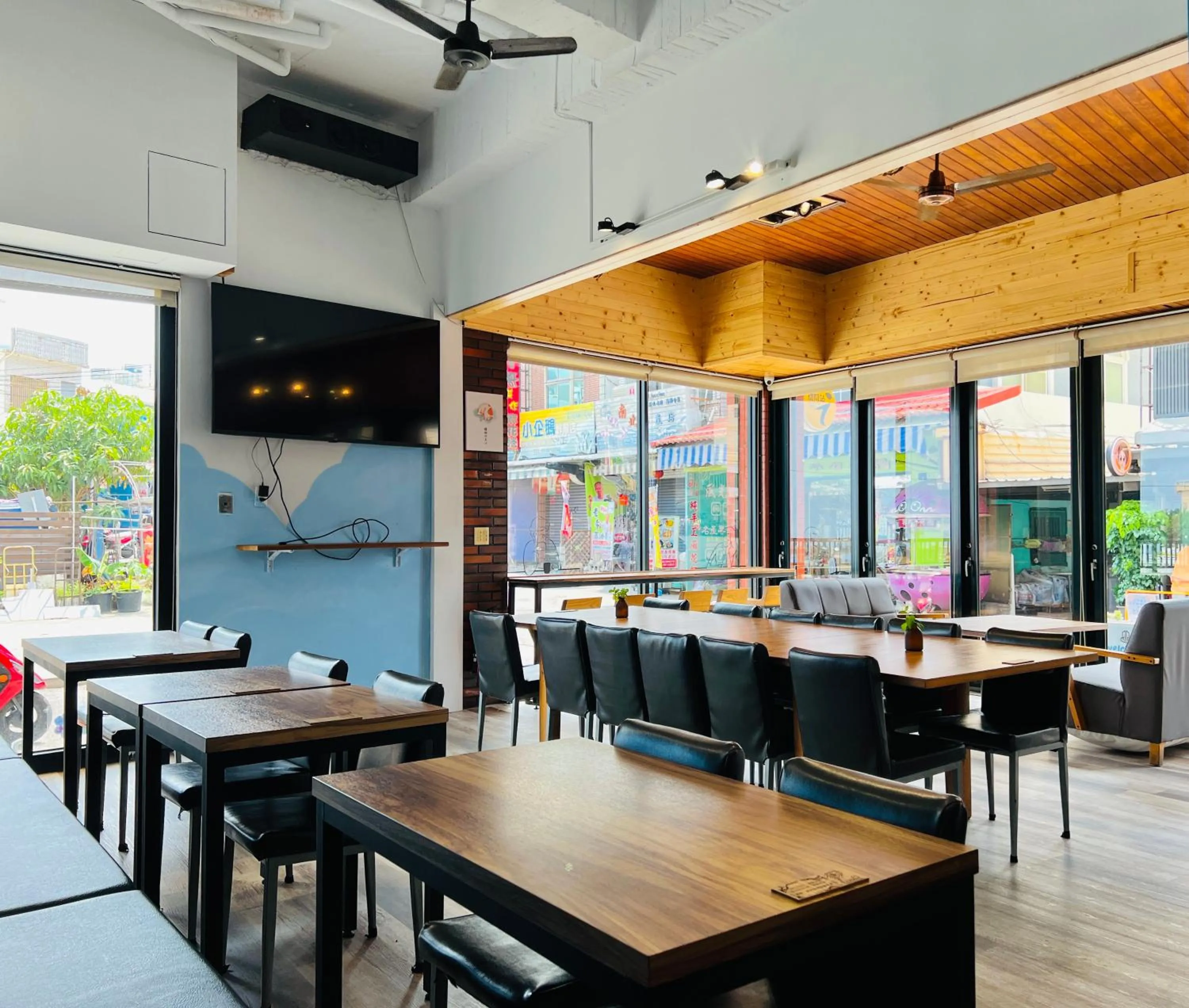 Restaurant/places to eat in Stay Hotel