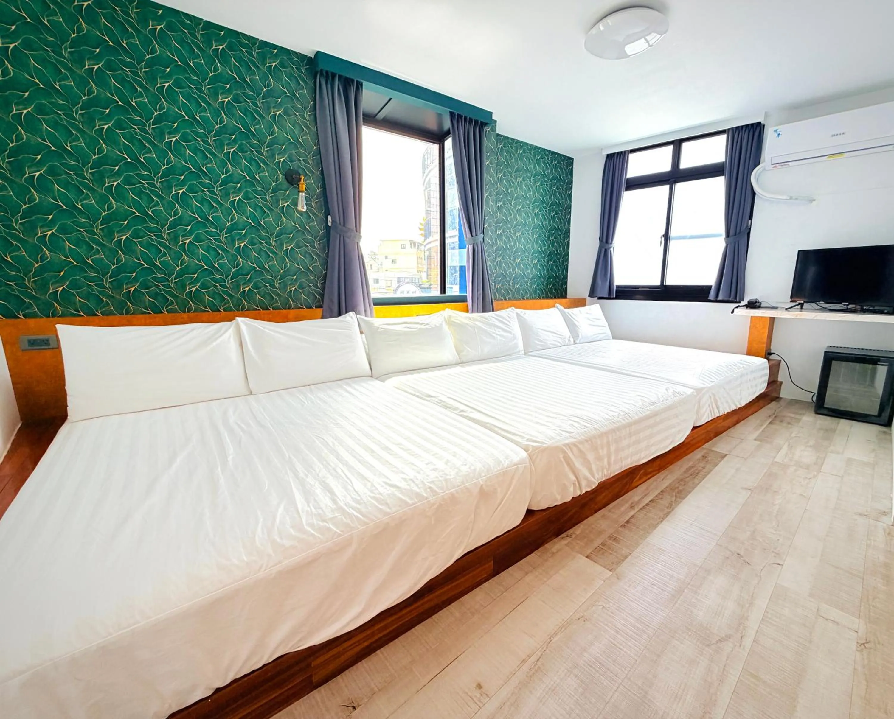 Toilet, Bed in Stay Hotel
