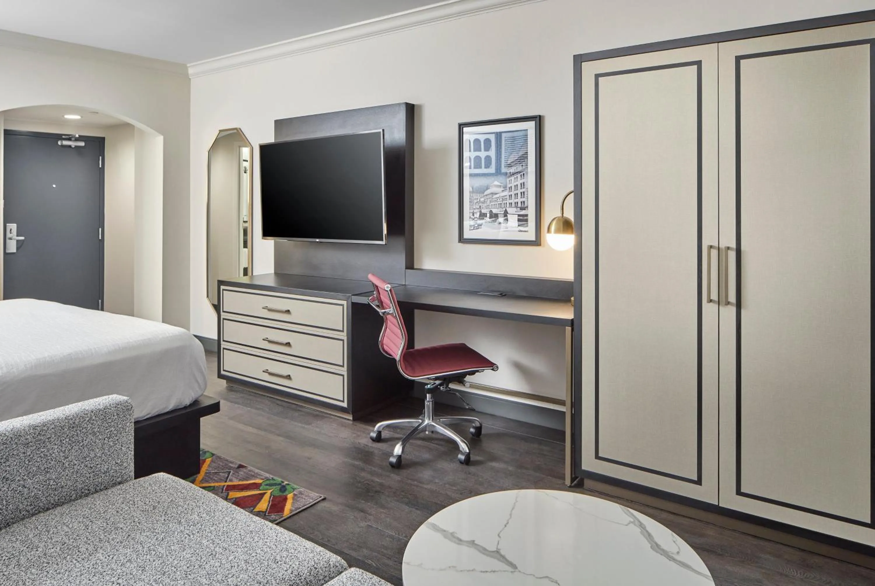 Photo of the whole room, Bed in Hotel Indigo Cleveland Downtown by IHG