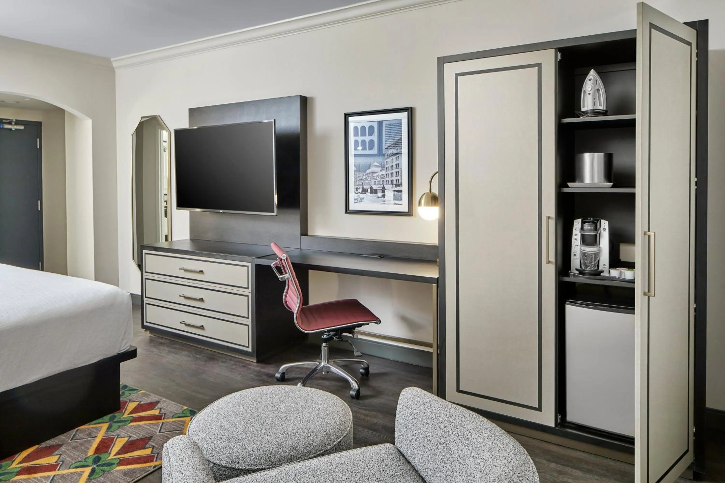 Photo of the whole room, Bed in Hotel Indigo Cleveland Downtown by IHG