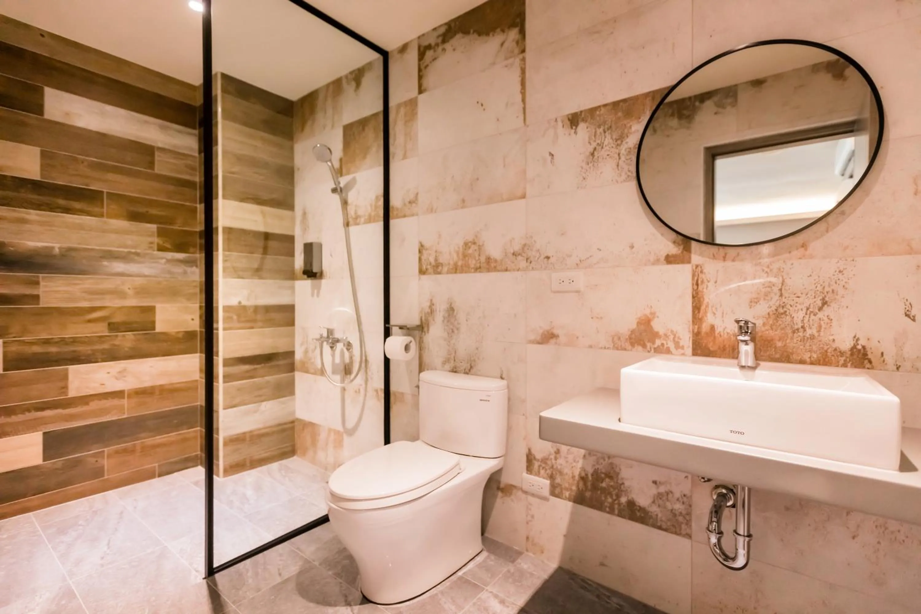 Shower in Zhudeng 1965 Hotel