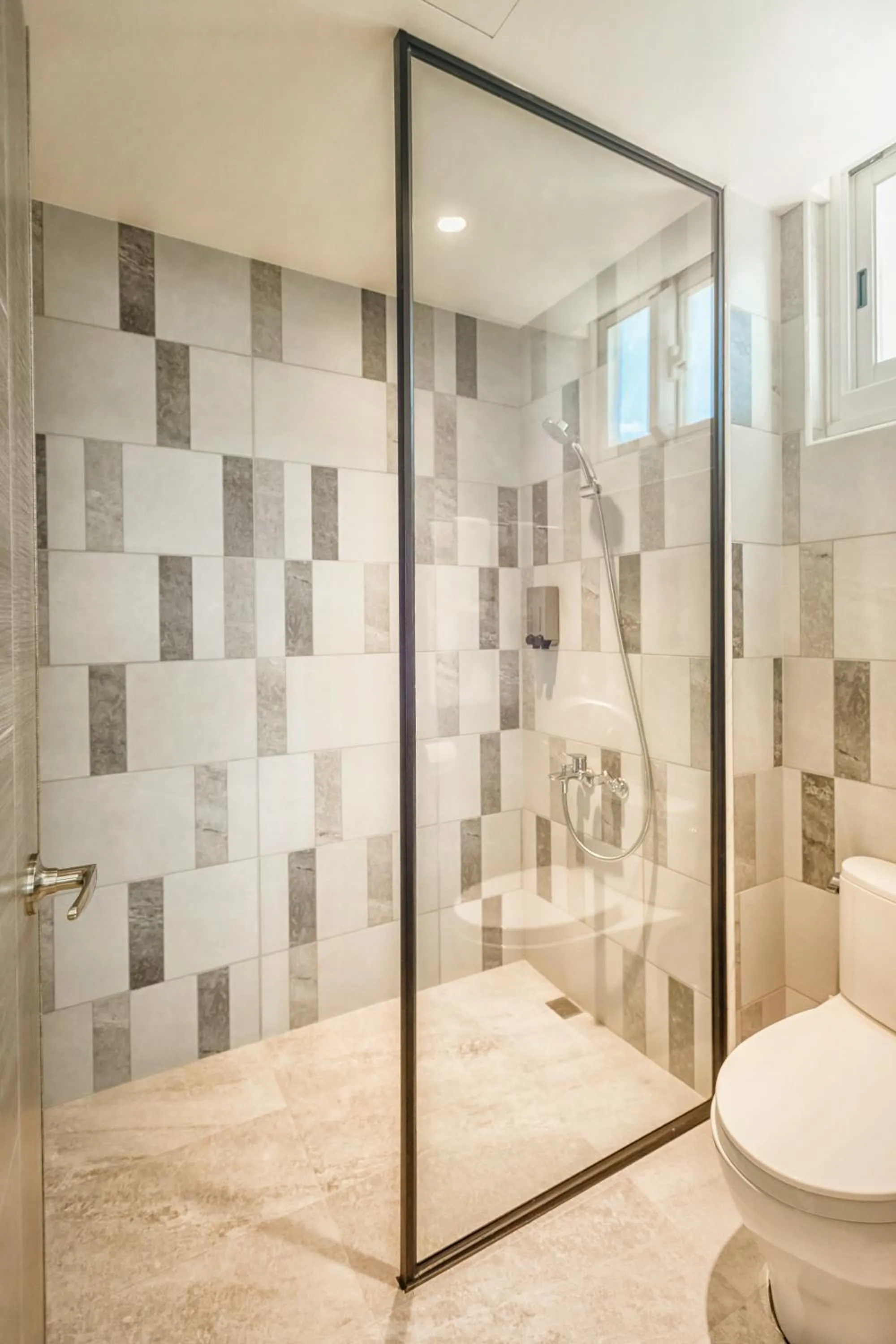 Shower in Zhudeng 1965 Hotel