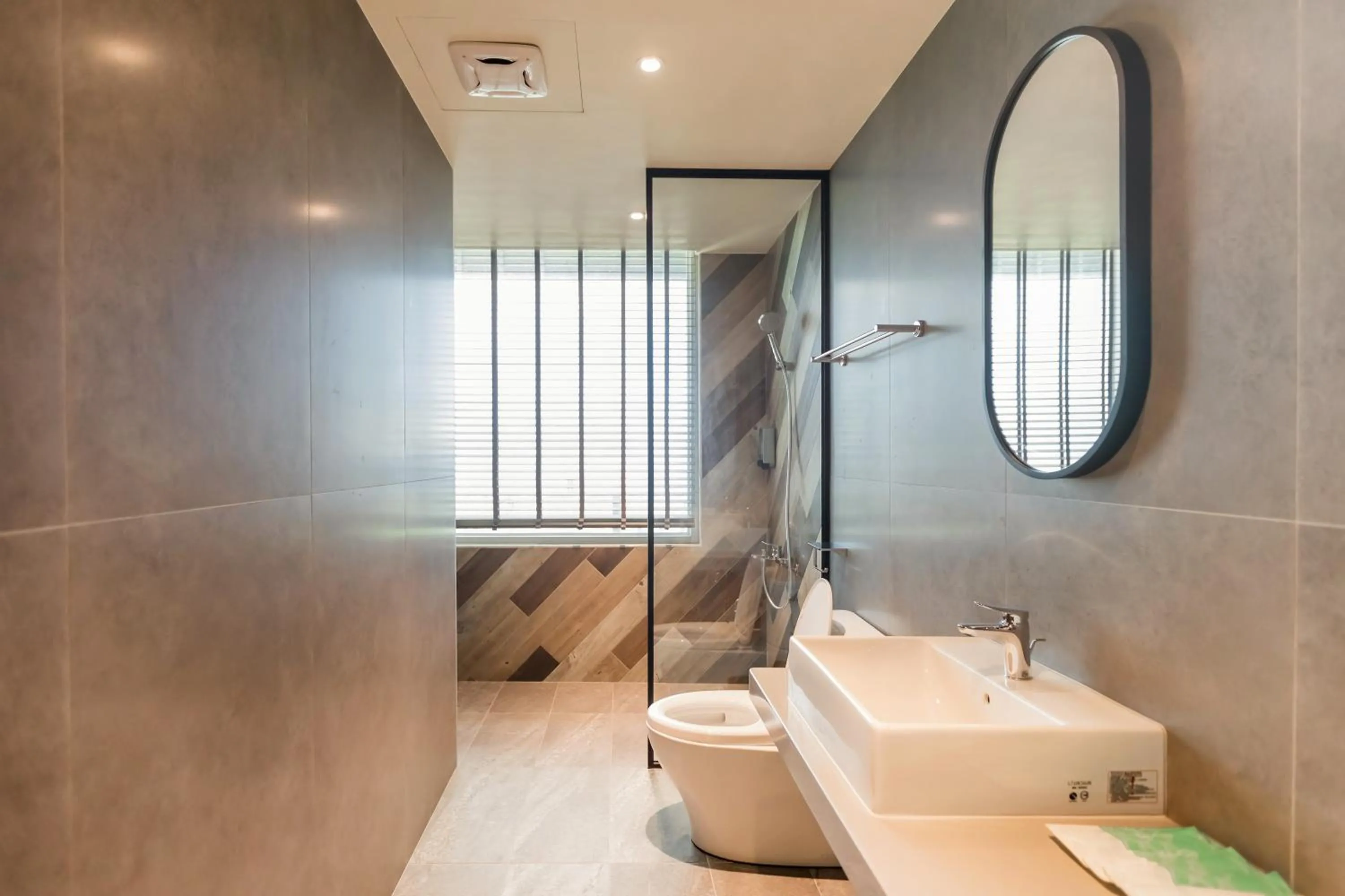 Shower in Zhudeng 1965 Hotel
