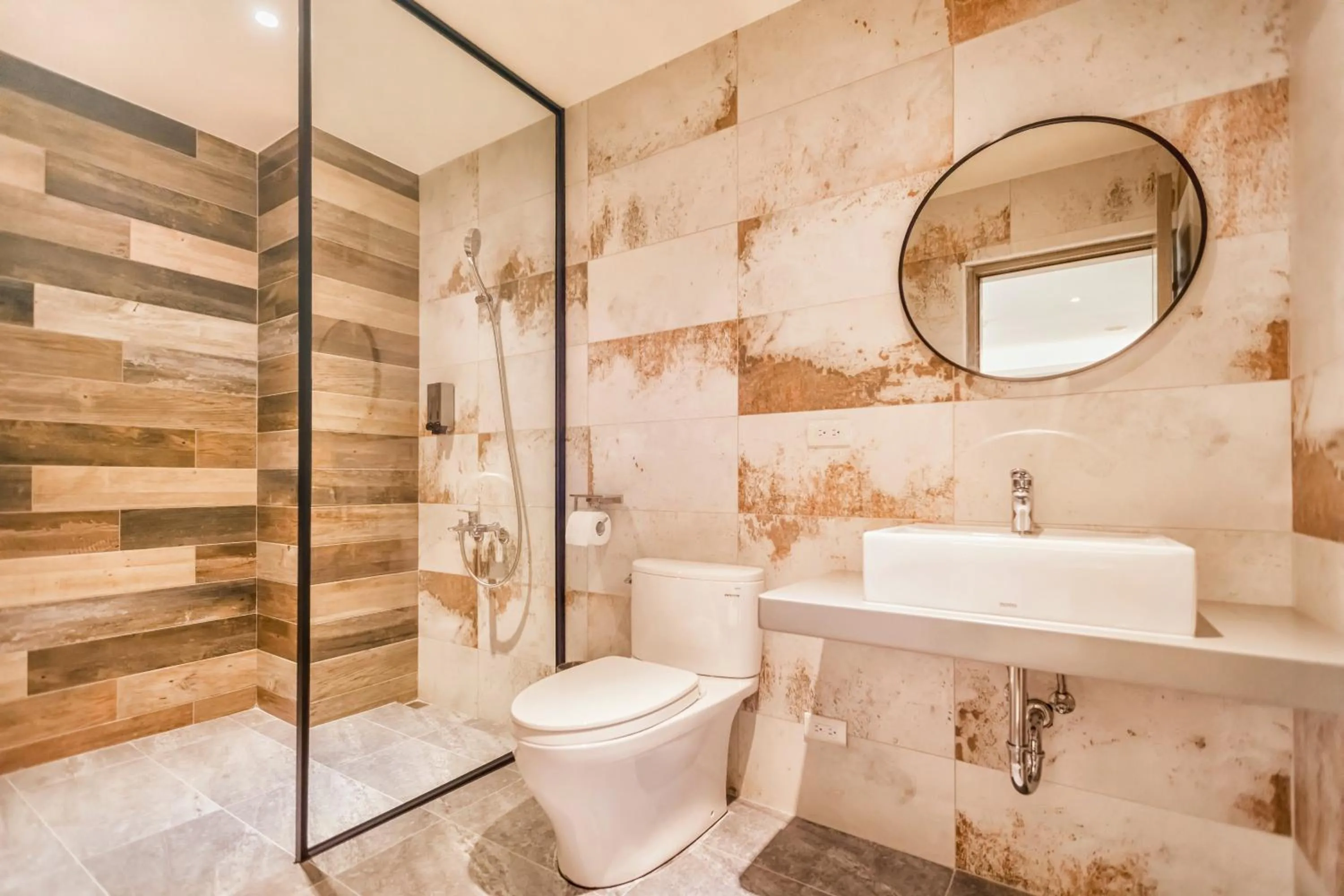 Shower in Zhudeng 1965 Hotel
