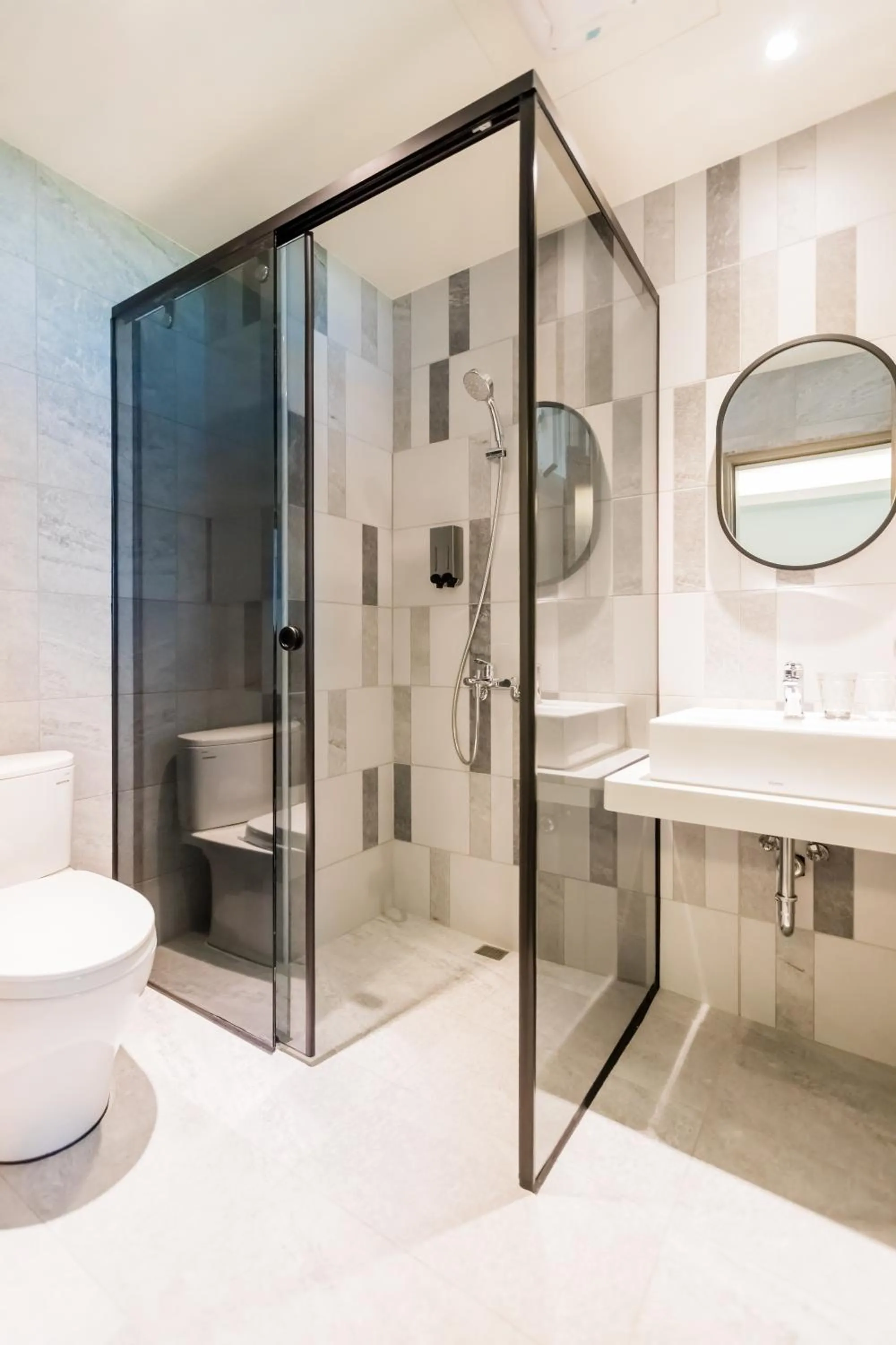 Shower in Zhudeng 1965 Hotel