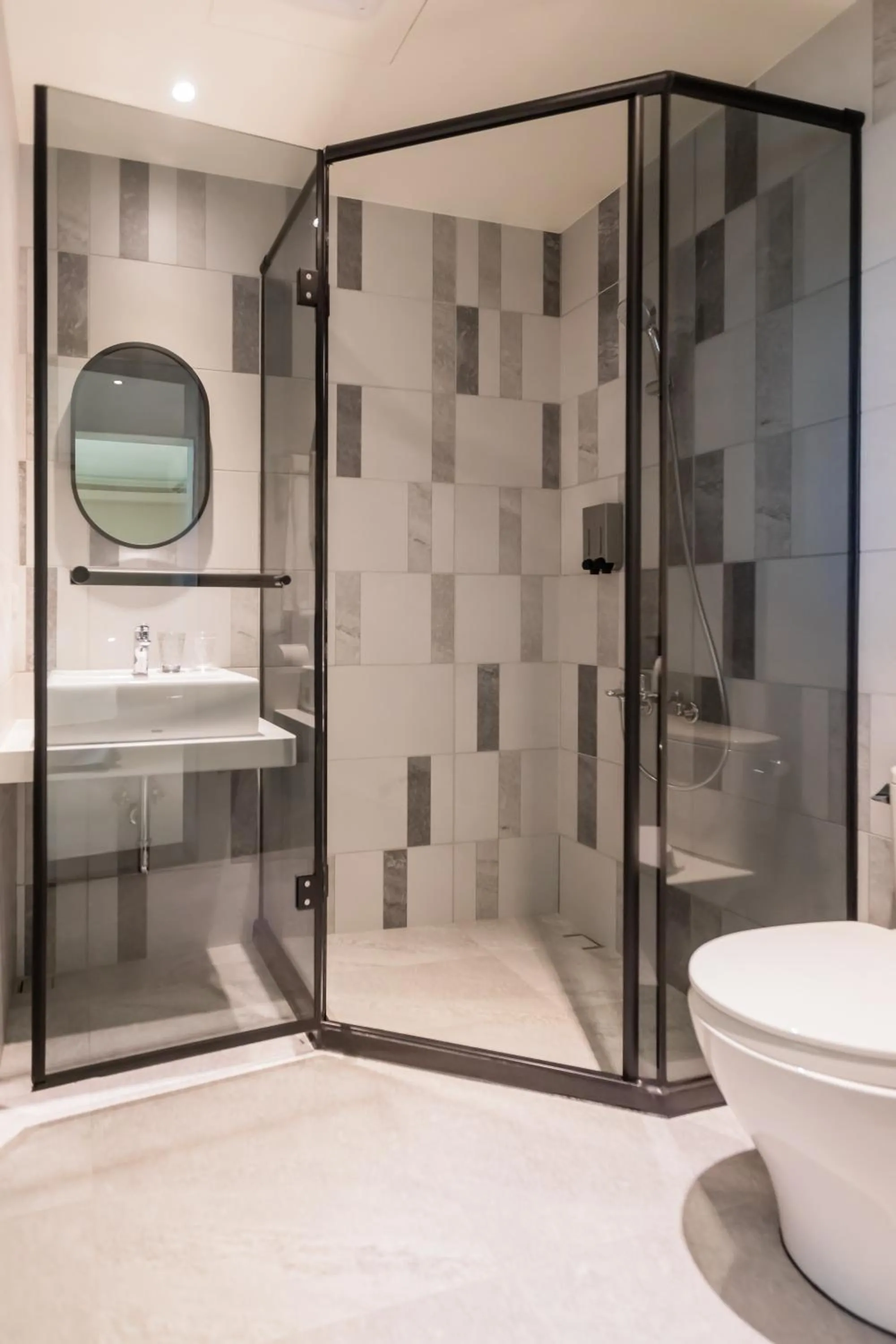 Shower in Zhudeng 1965 Hotel