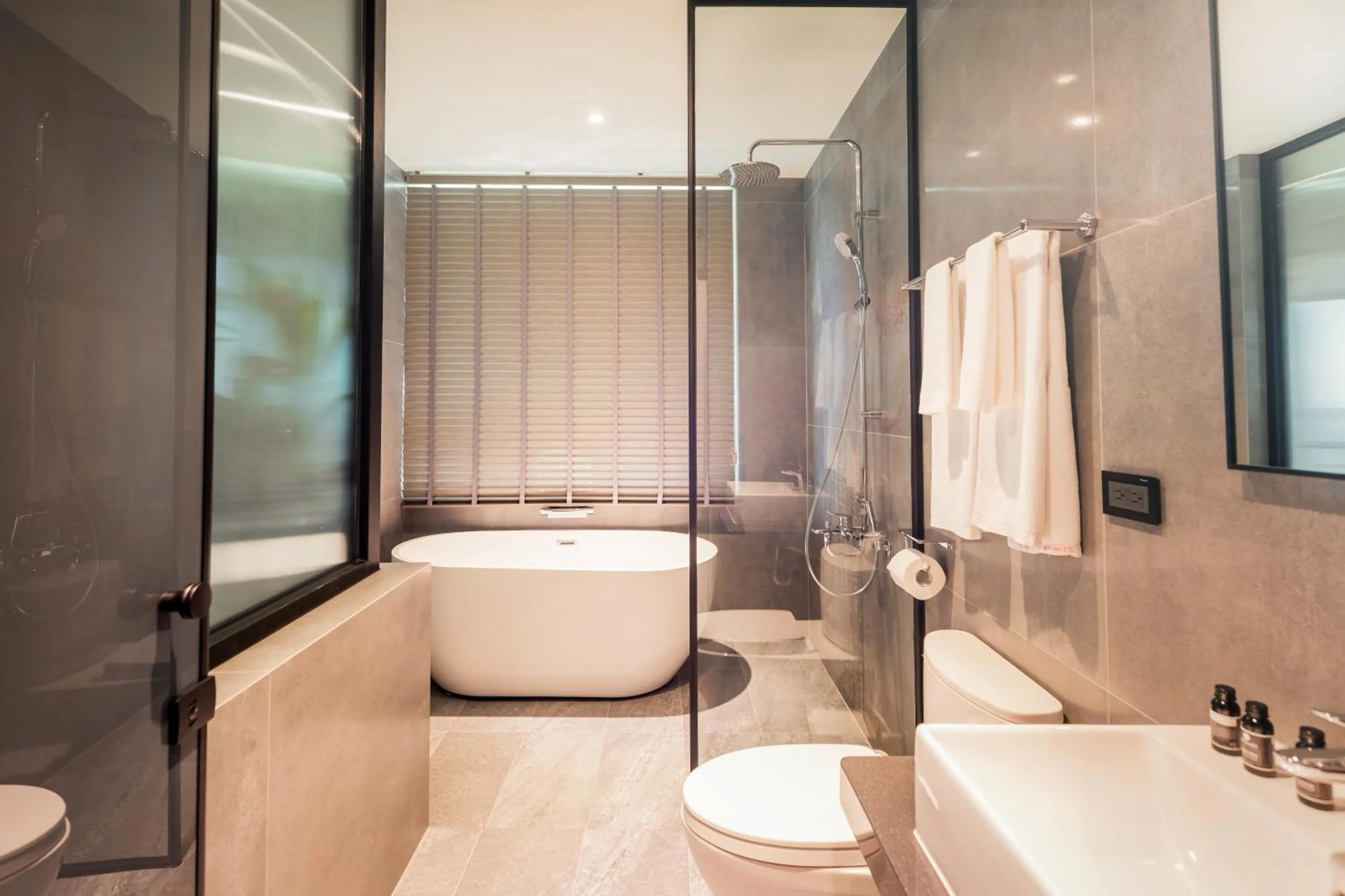 Shower in Zhudeng 1965 Hotel