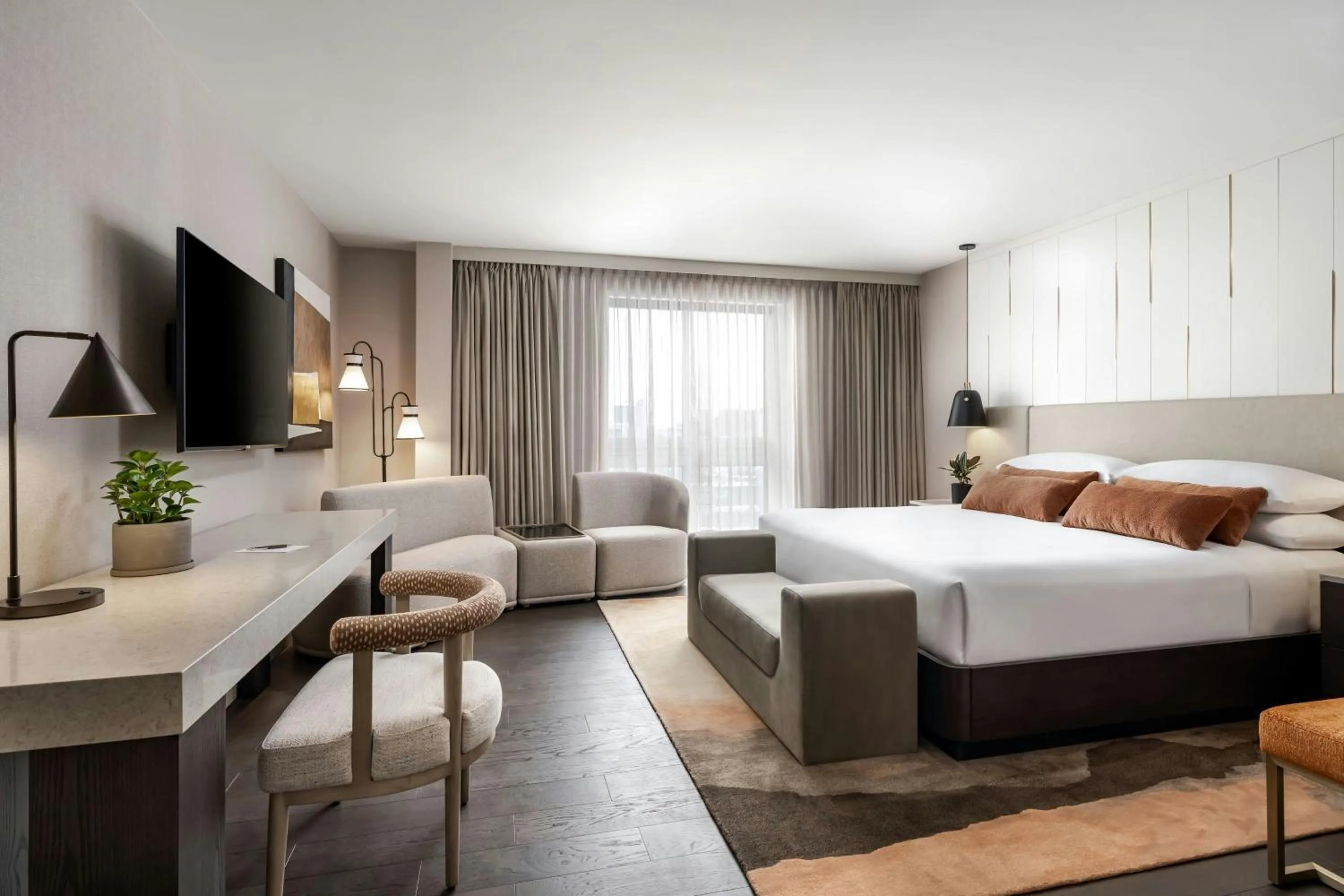 Photo of the whole room, Bed in Sheraton Toronto Airport Hotel & Conference Centre