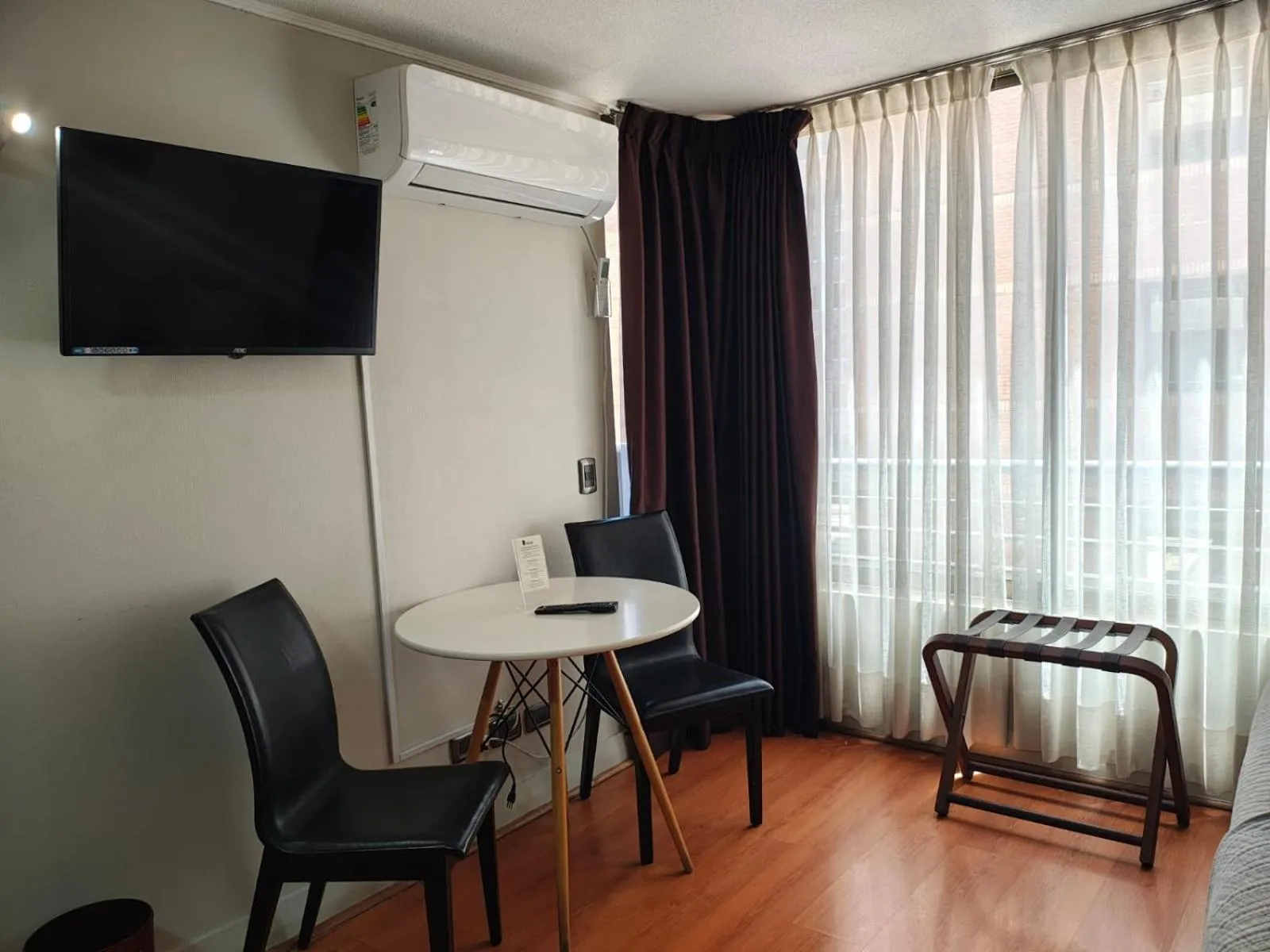 Communal lounge/ TV room in Apart Hotel Cambiaso