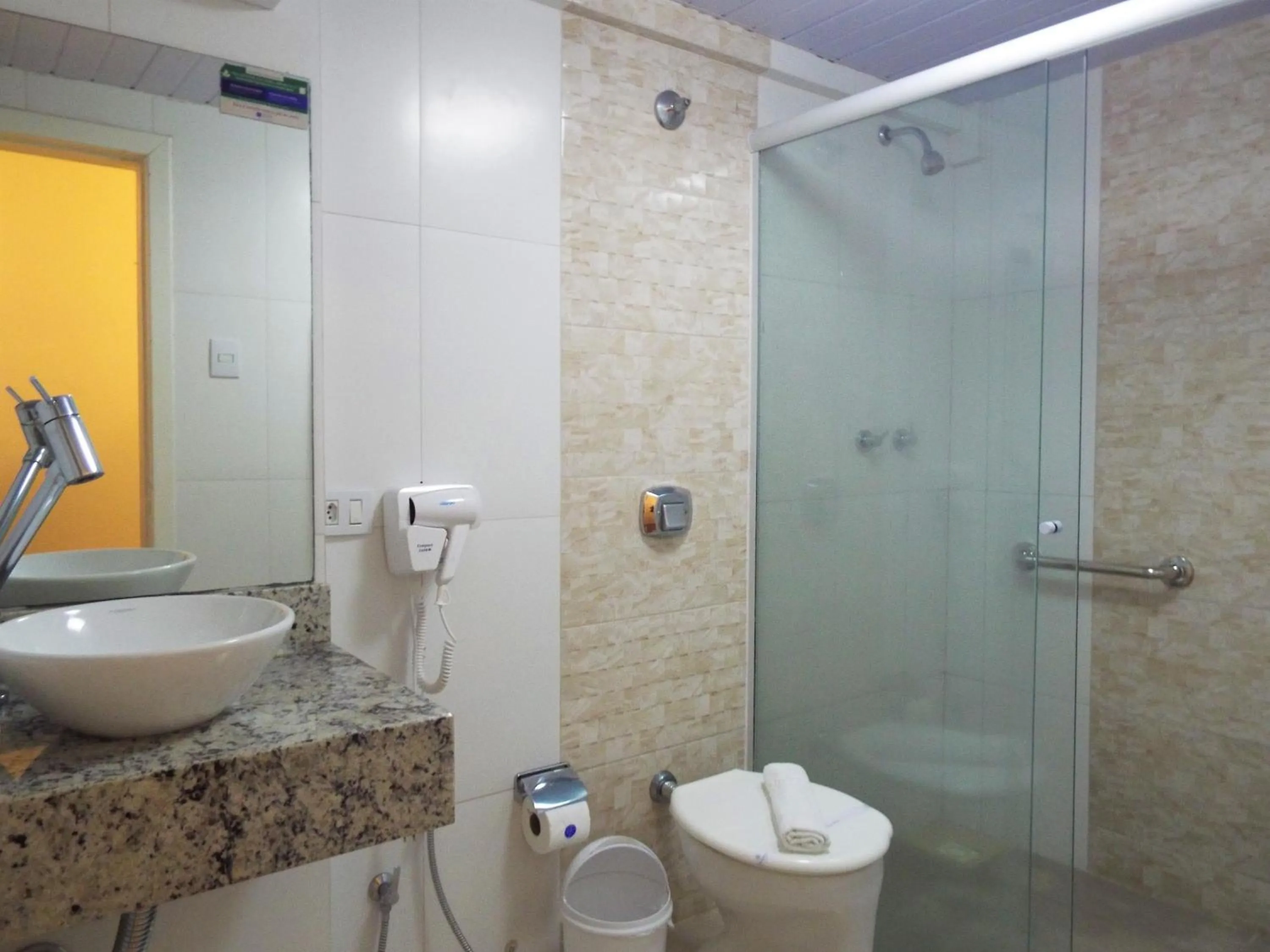 Shower in Marambaia Hotel e Convenções