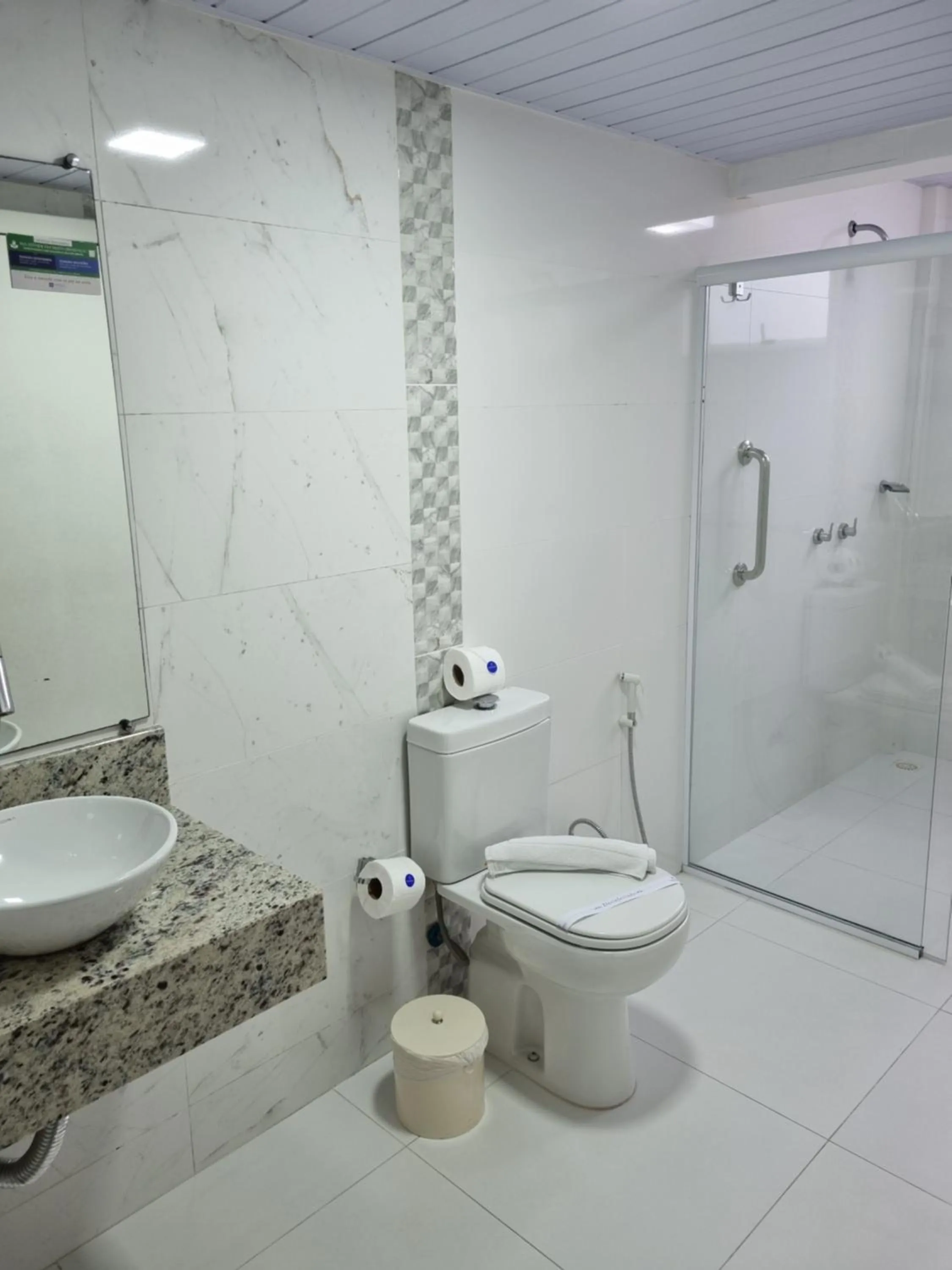 Shower in Marambaia Hotel e Convenções