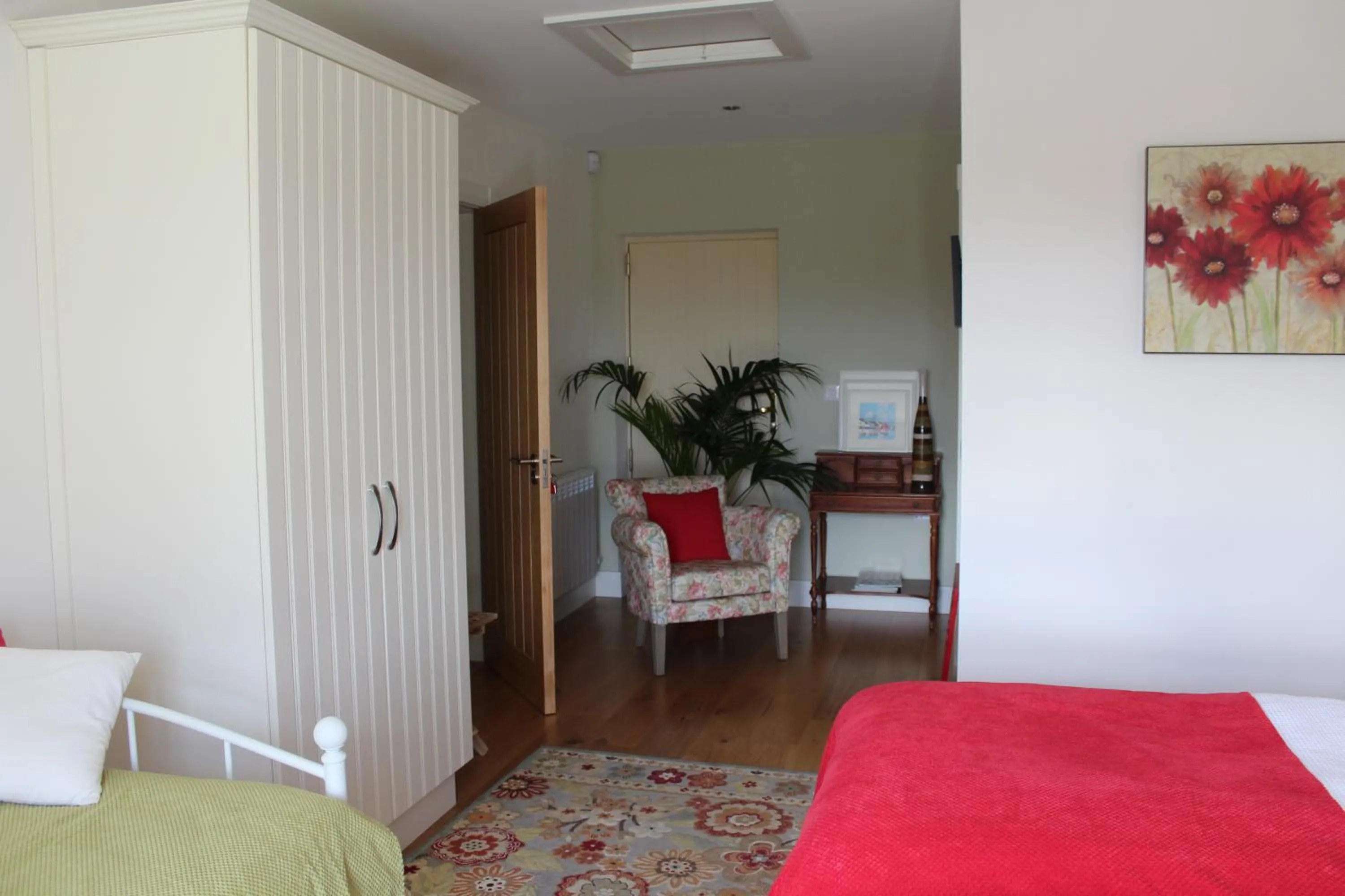 Photo of the whole room in Luachra Lodge