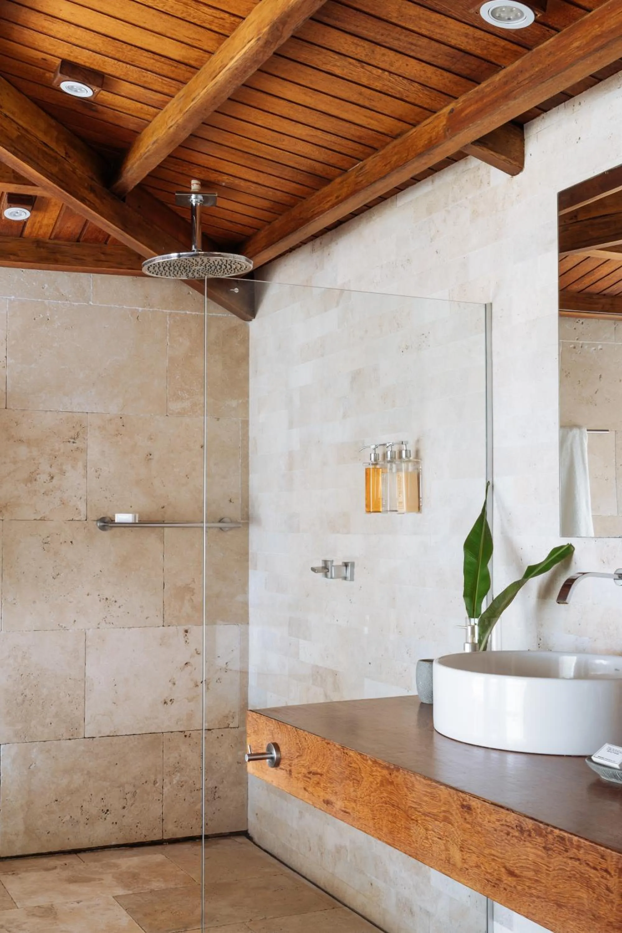 Shower in Vila Dos Orixás Boutique Hotel