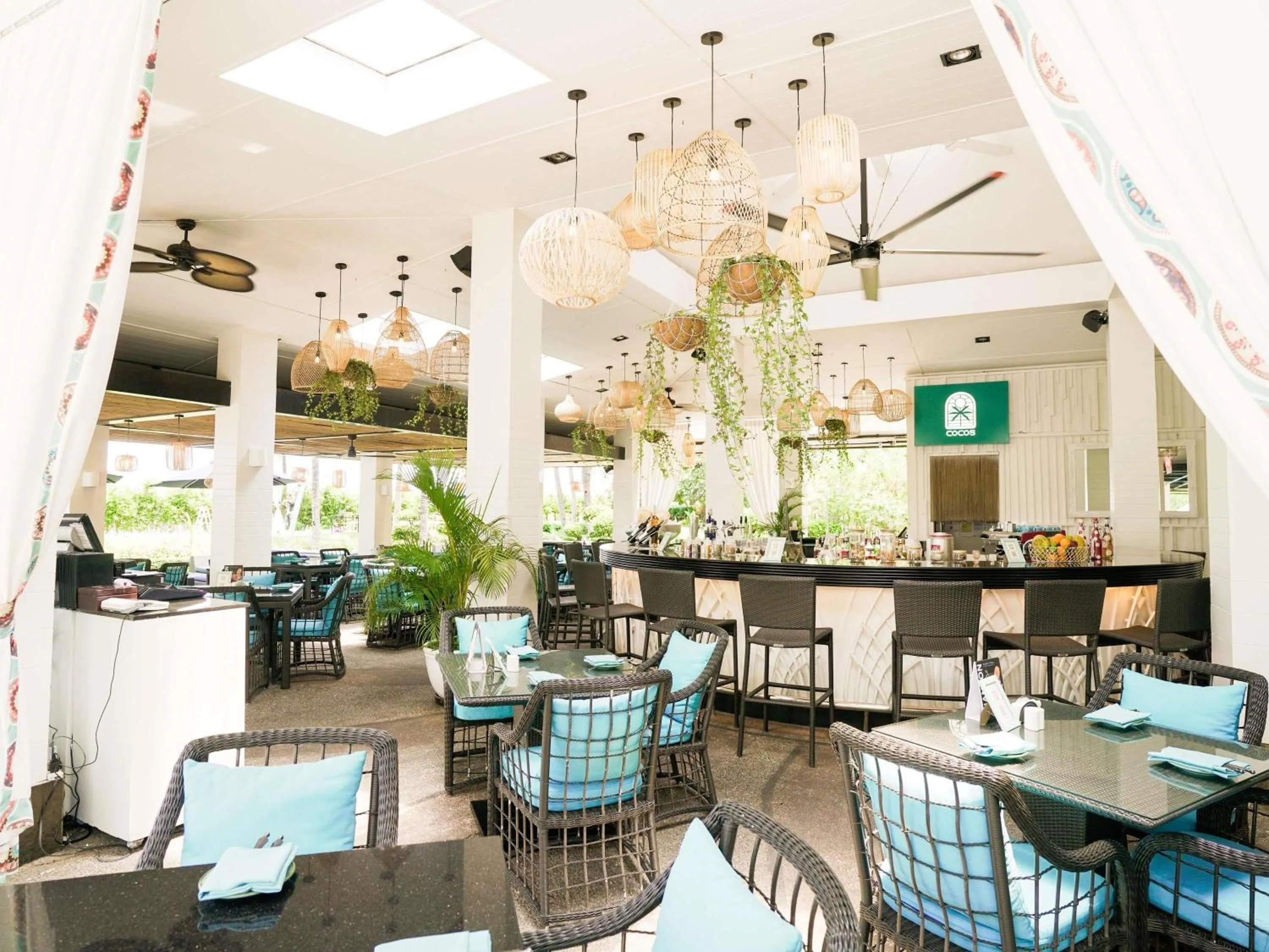 Restaurant/places to eat in Sofitel Philippine Plaza Manila