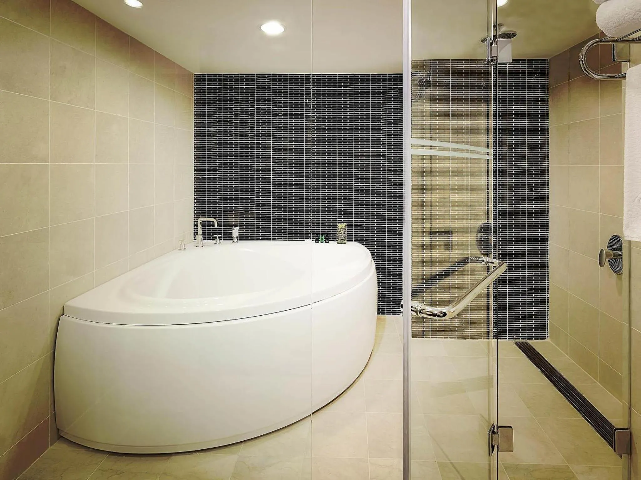 Bedroom in Sofitel Philippine Plaza Manila