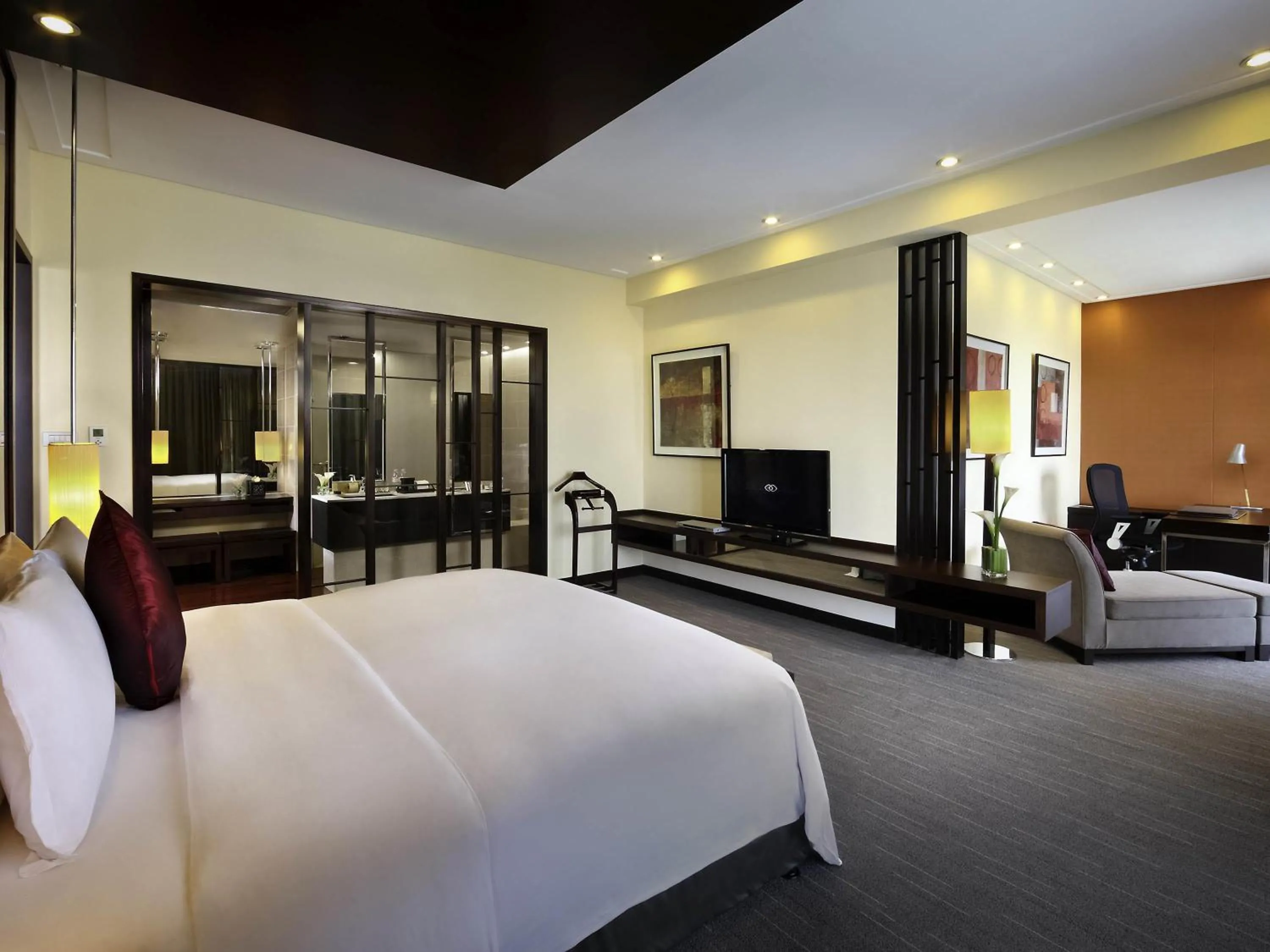 Bedroom in Sofitel Philippine Plaza Manila