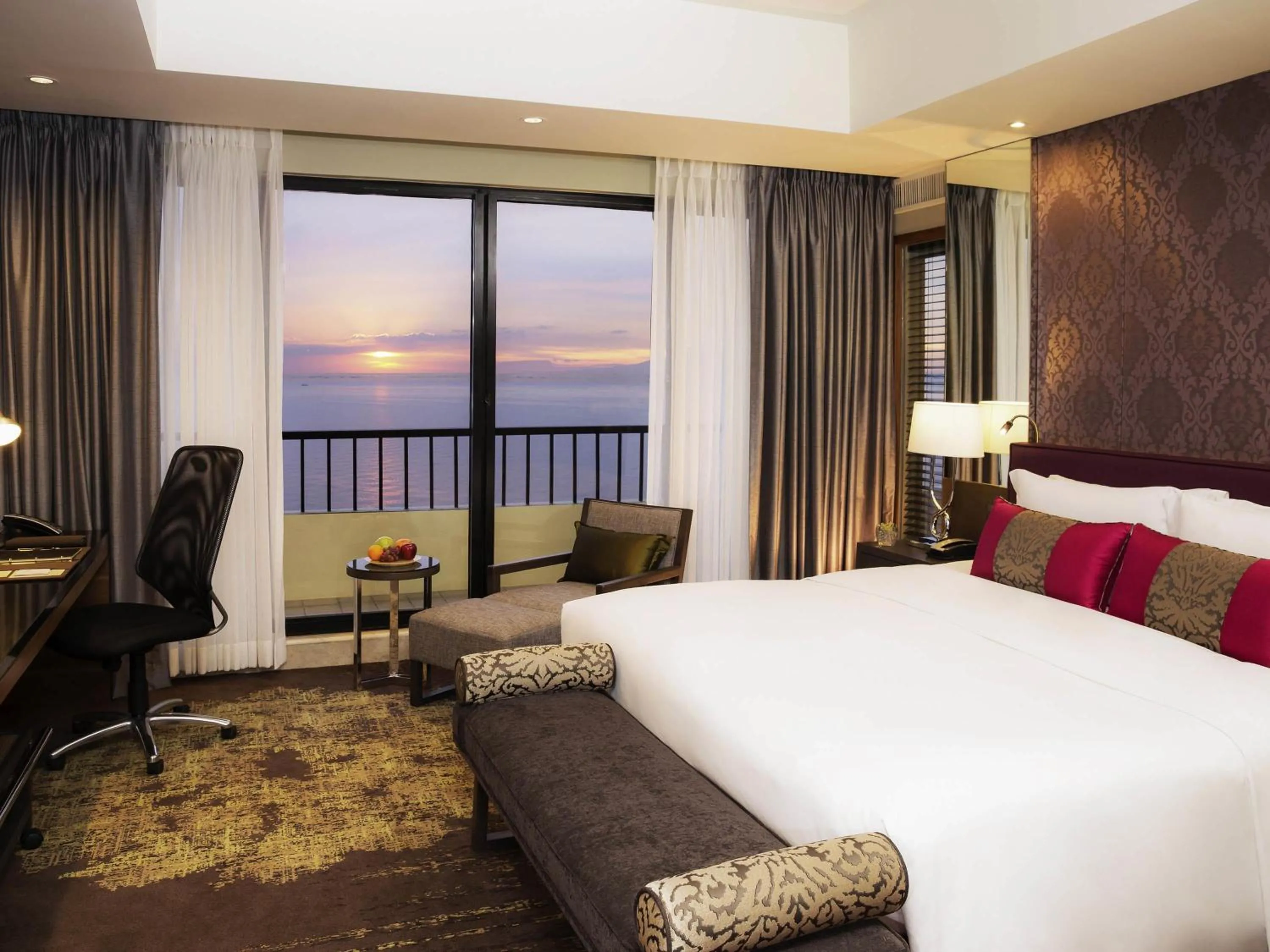 Bedroom in Sofitel Philippine Plaza Manila